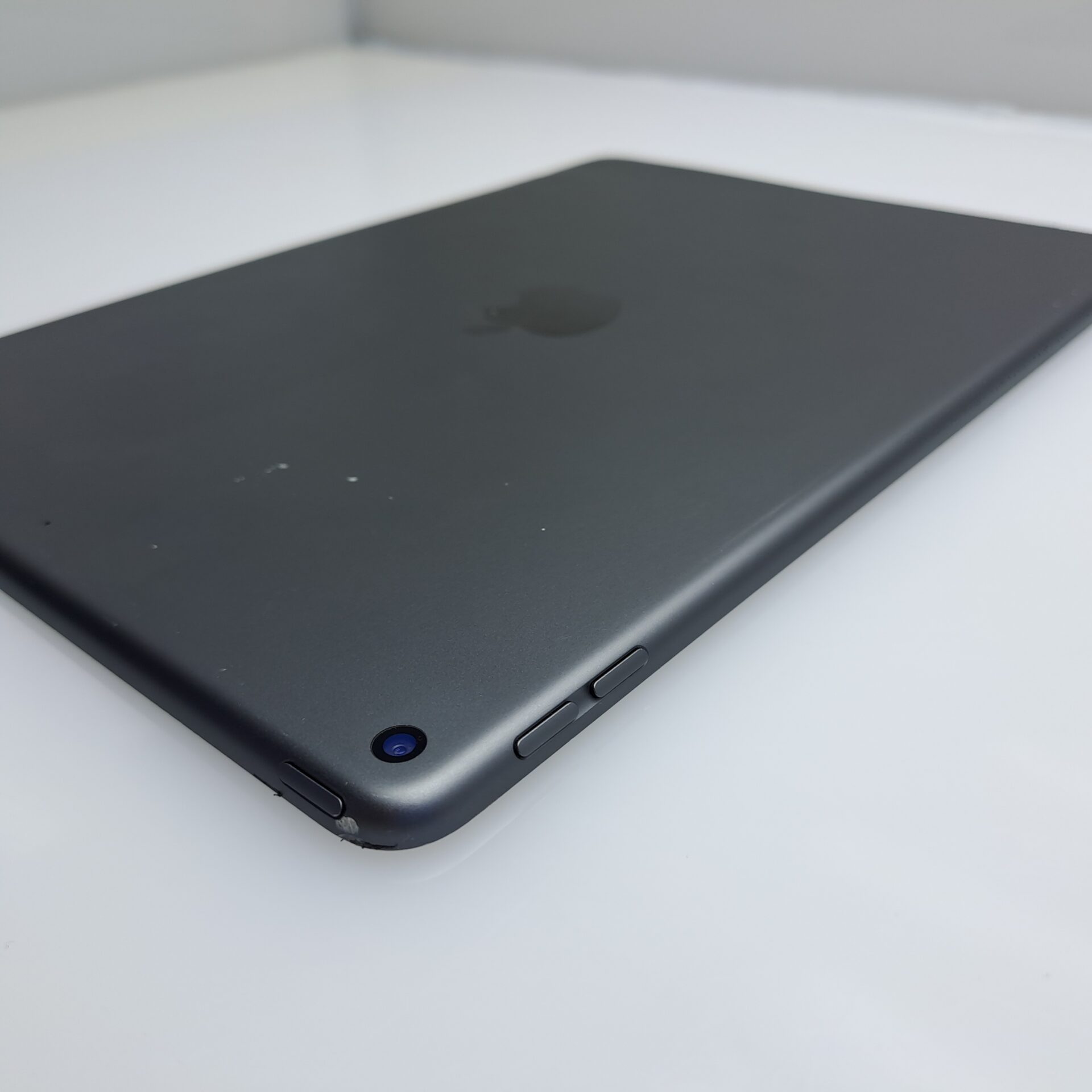 iPad Air 3rd Gen 256GB (Wifi Only) Cracked Screen Space Grey