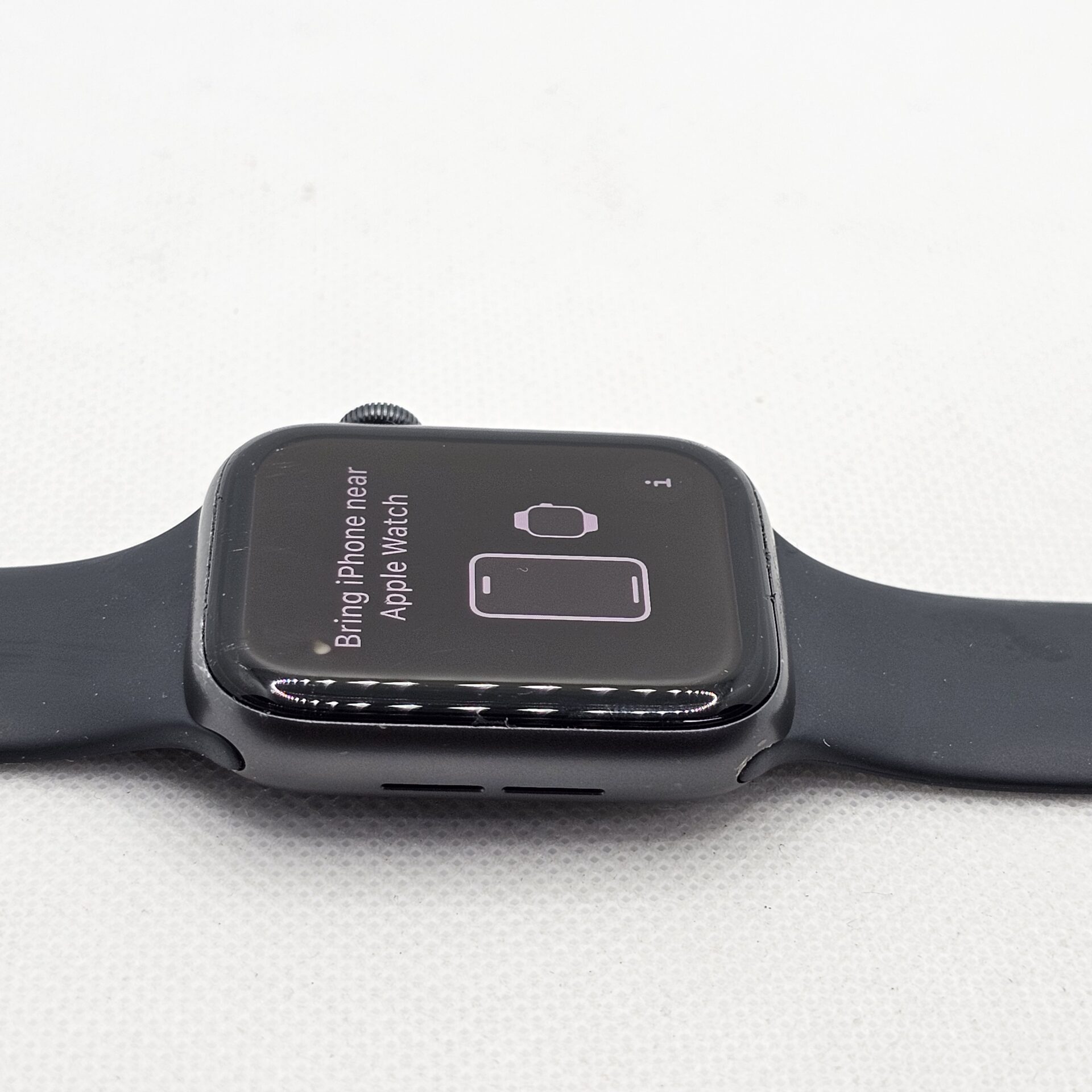 Apple Watch SE 1st Gen 44mm GPS Only Space Gray (3 Month Warranty) - Image 3
