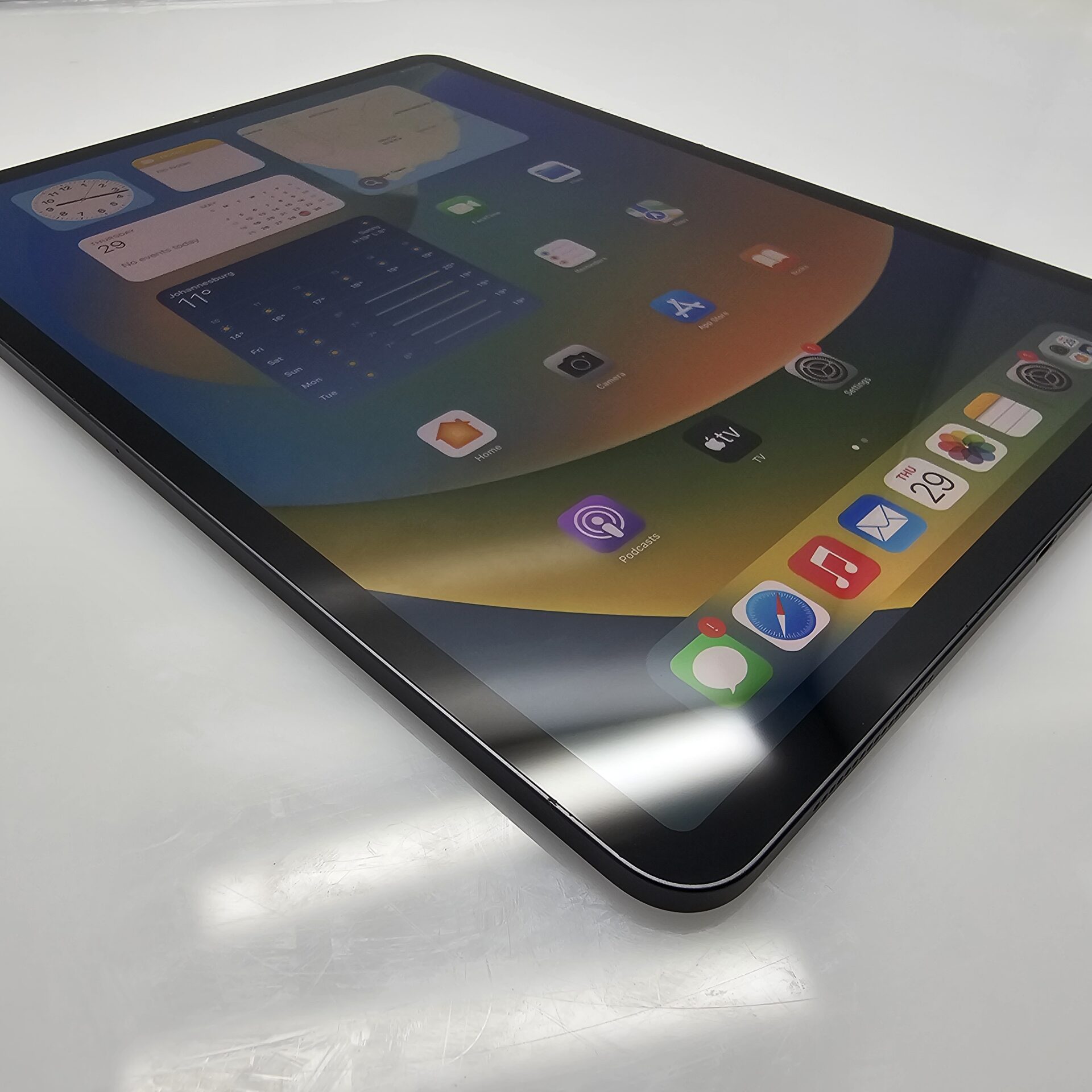 iPad Pro 12.9" 4th Gen 128GB (Wifi Only) Bright Spots Space Grey - Image 2
