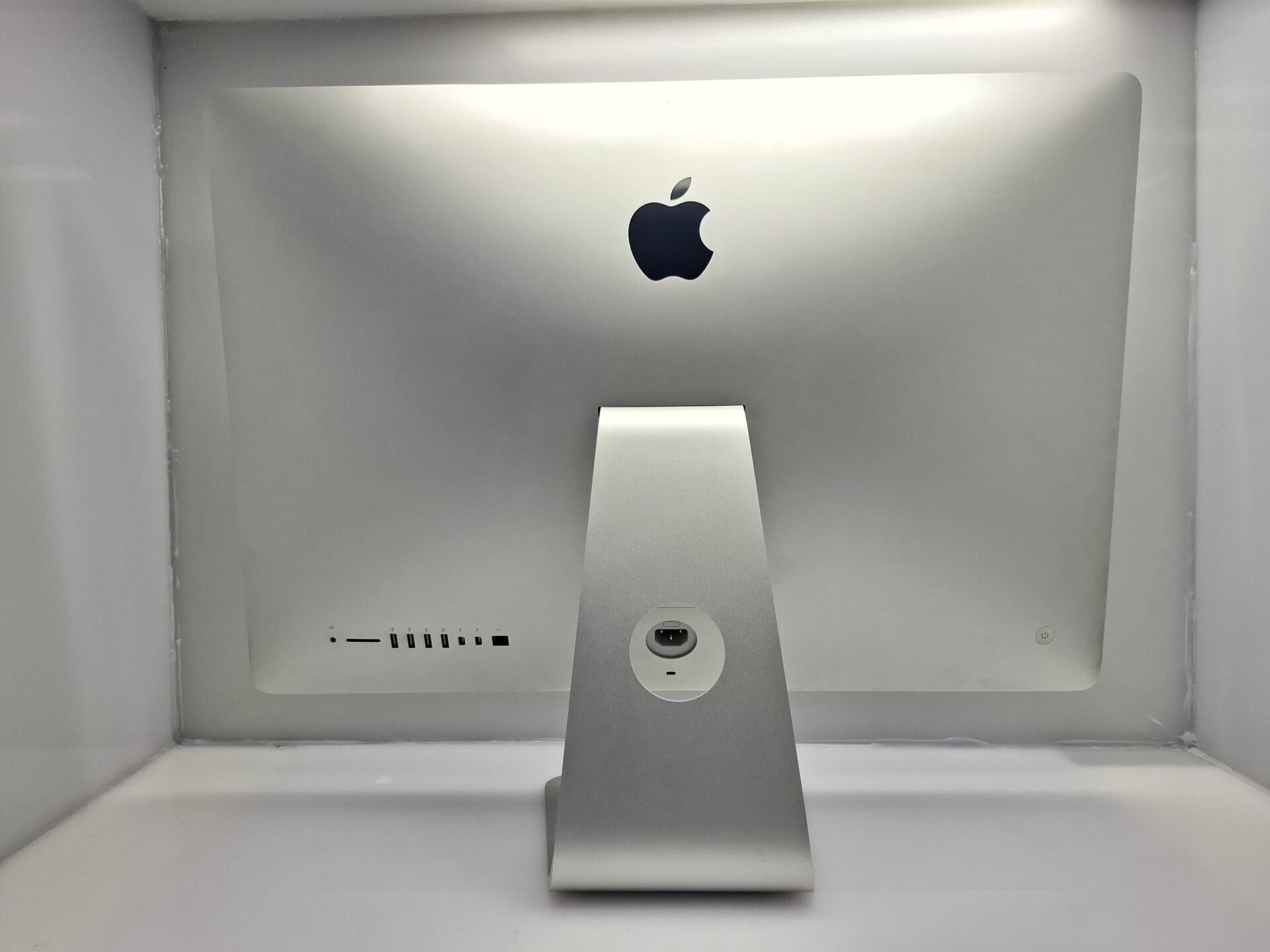 iMac 27-Inch “Core i5” 3.2GHz (Retina 5K, Late 2015) 20GB RAM 1TB