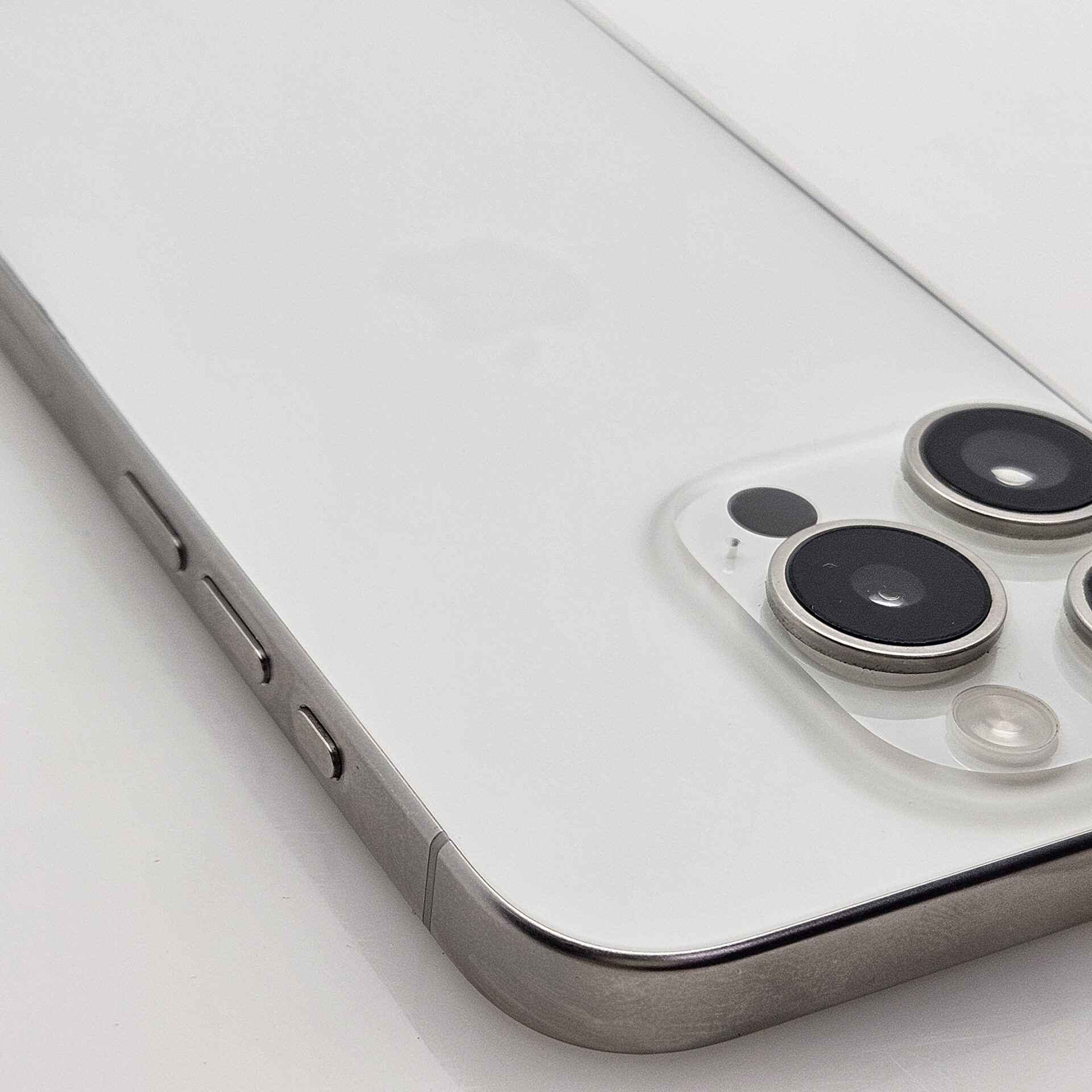 iPhone 15 Pro 256GB White Titanium (12 Month Warranty) | Epic Deals SA