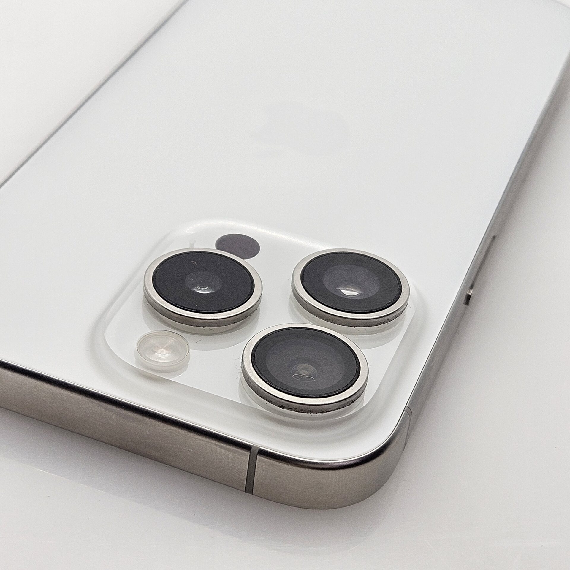 iPhone 15 Pro 256GB White Titanium (12 Month Warranty) | Epic Deals SA