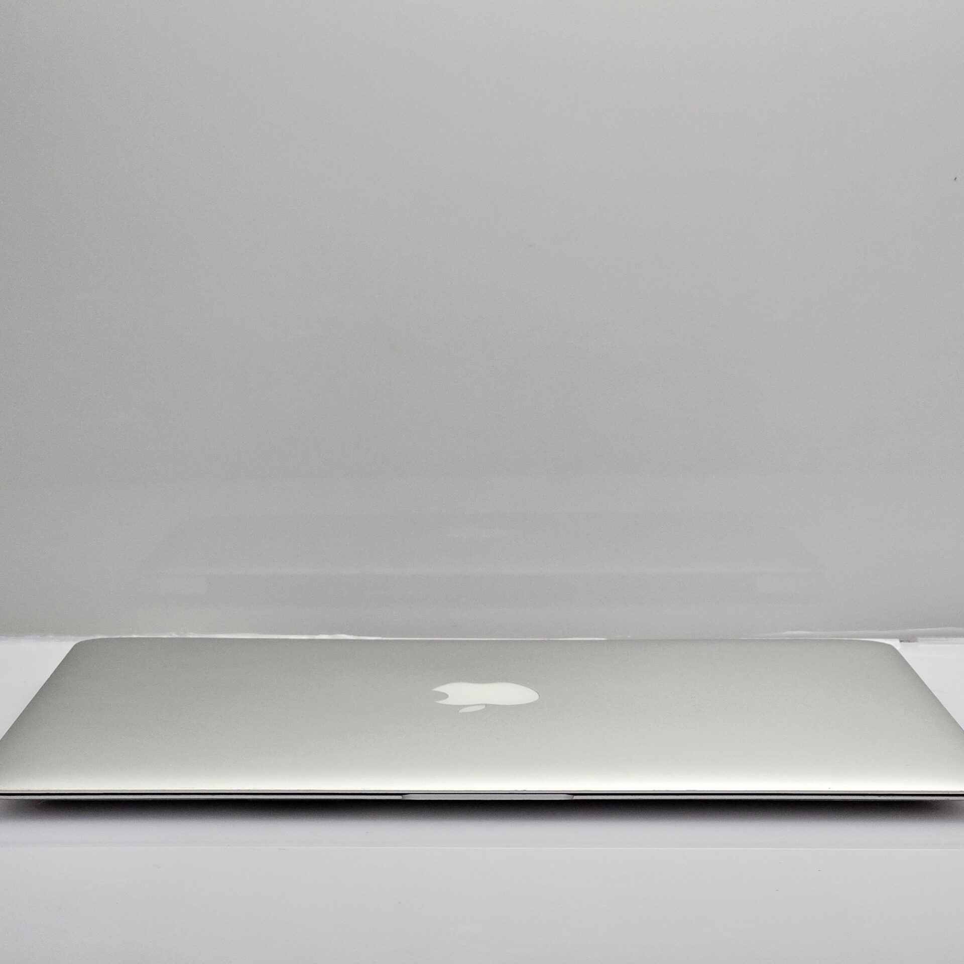 MacBook Air 13-Inch “Core i5” 1.60GHz 8GB RAM 128GB SSD (Early
