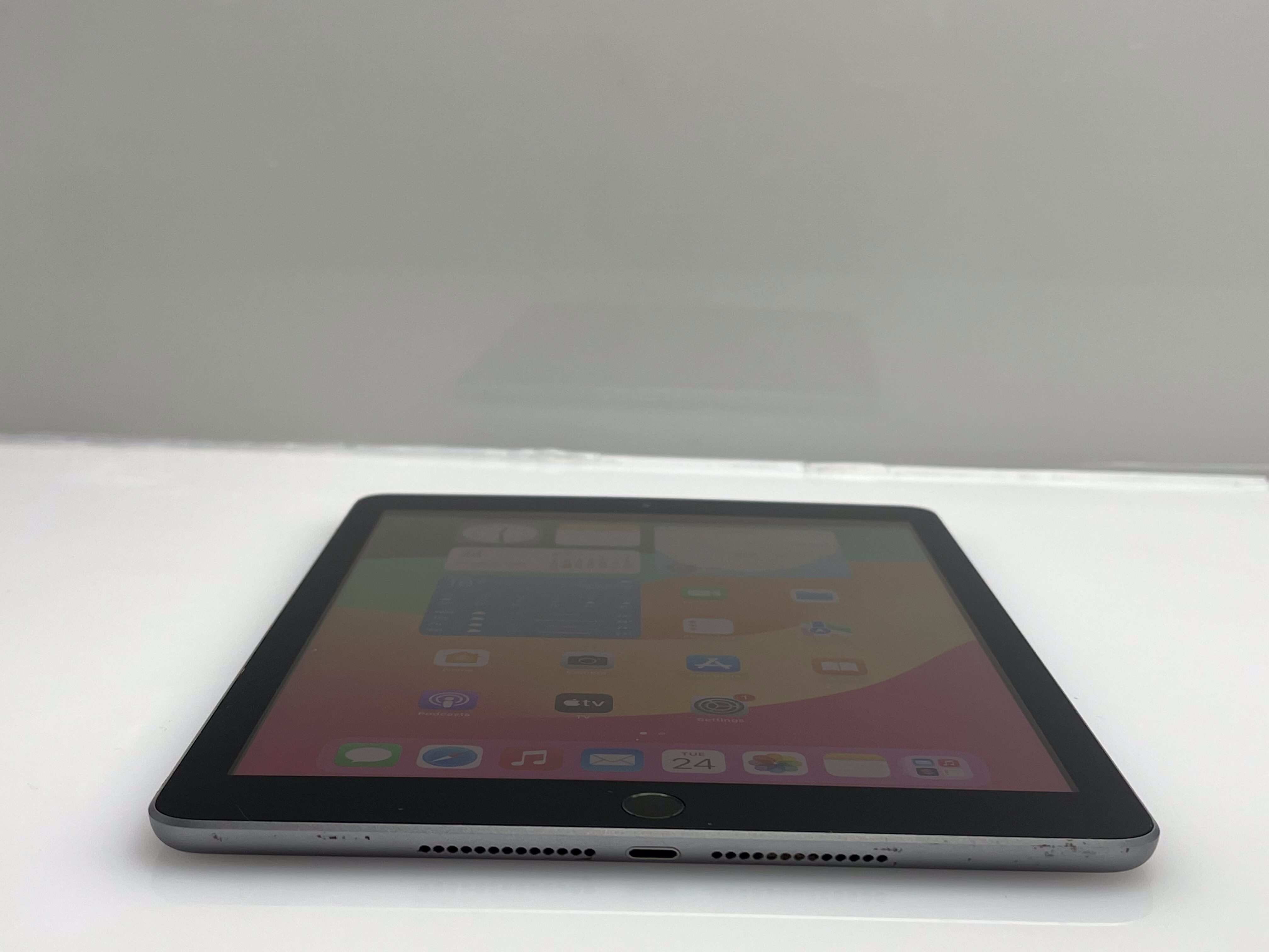 Apple iPad 9.7″ 6th Gen 32GB No Touch ID Space Gray (3 Month