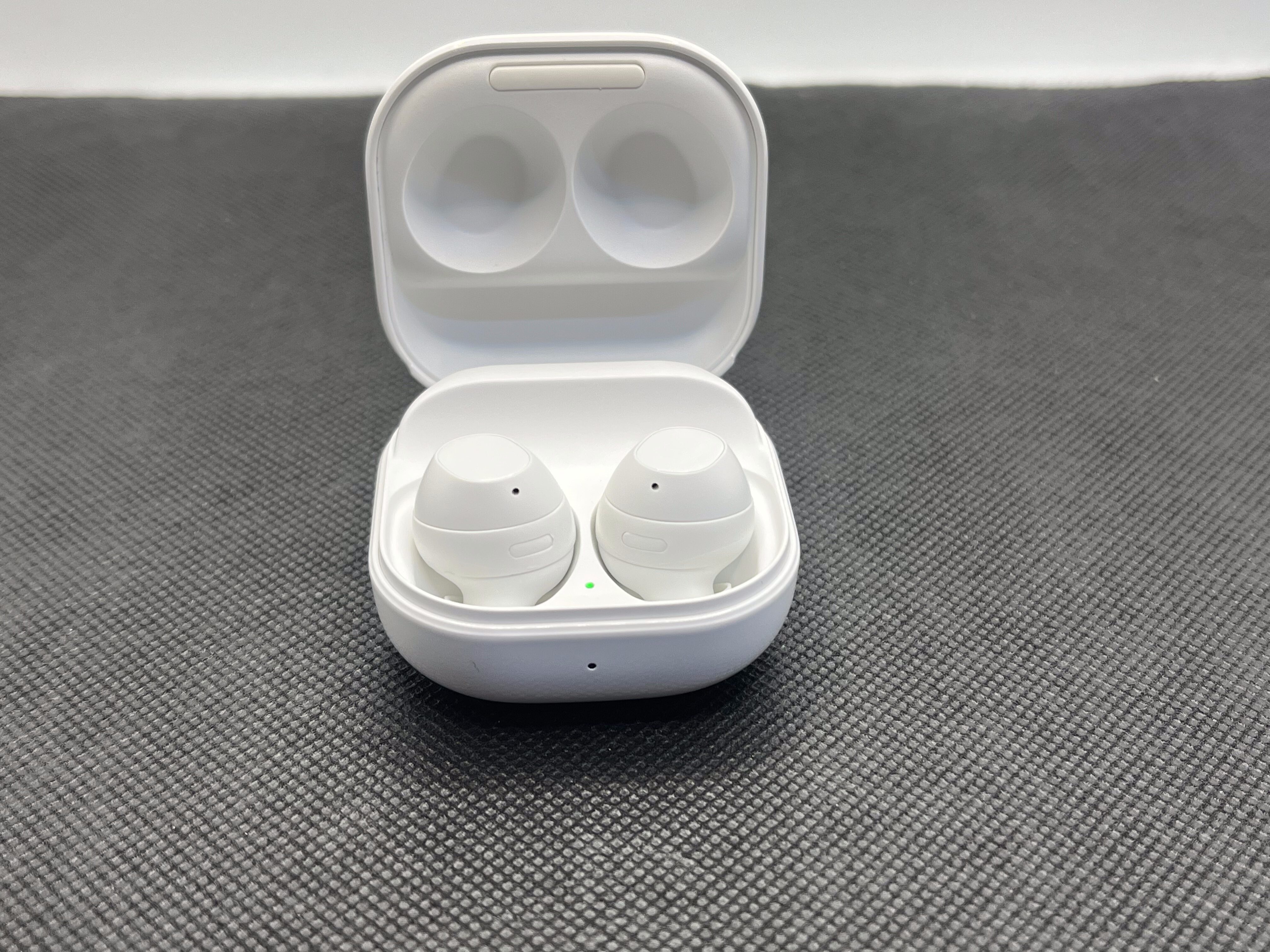 Samsung Galaxy Buds FE White - Mint Condition - Image 3