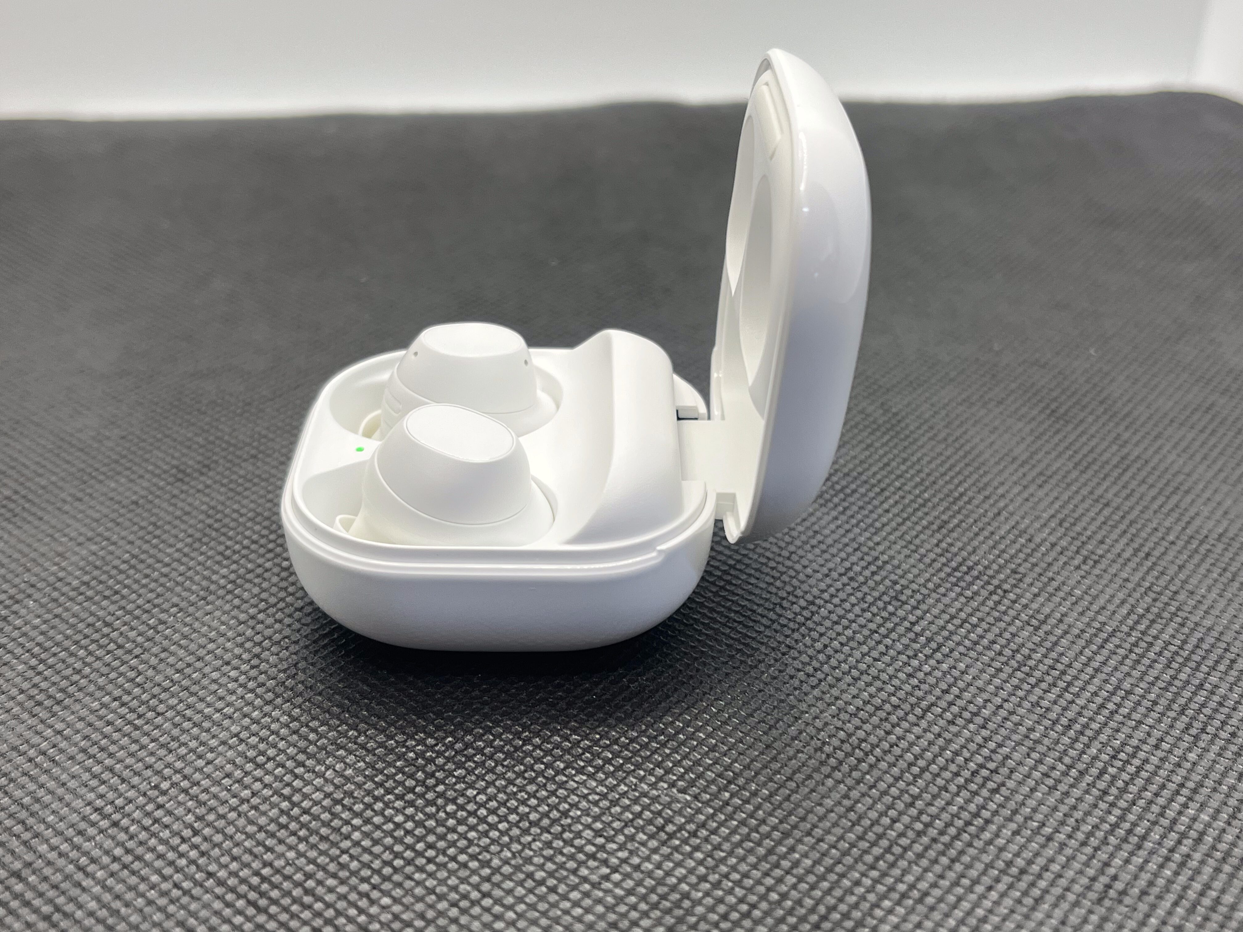 Samsung Galaxy Buds FE White - Mint Condition - Image 4