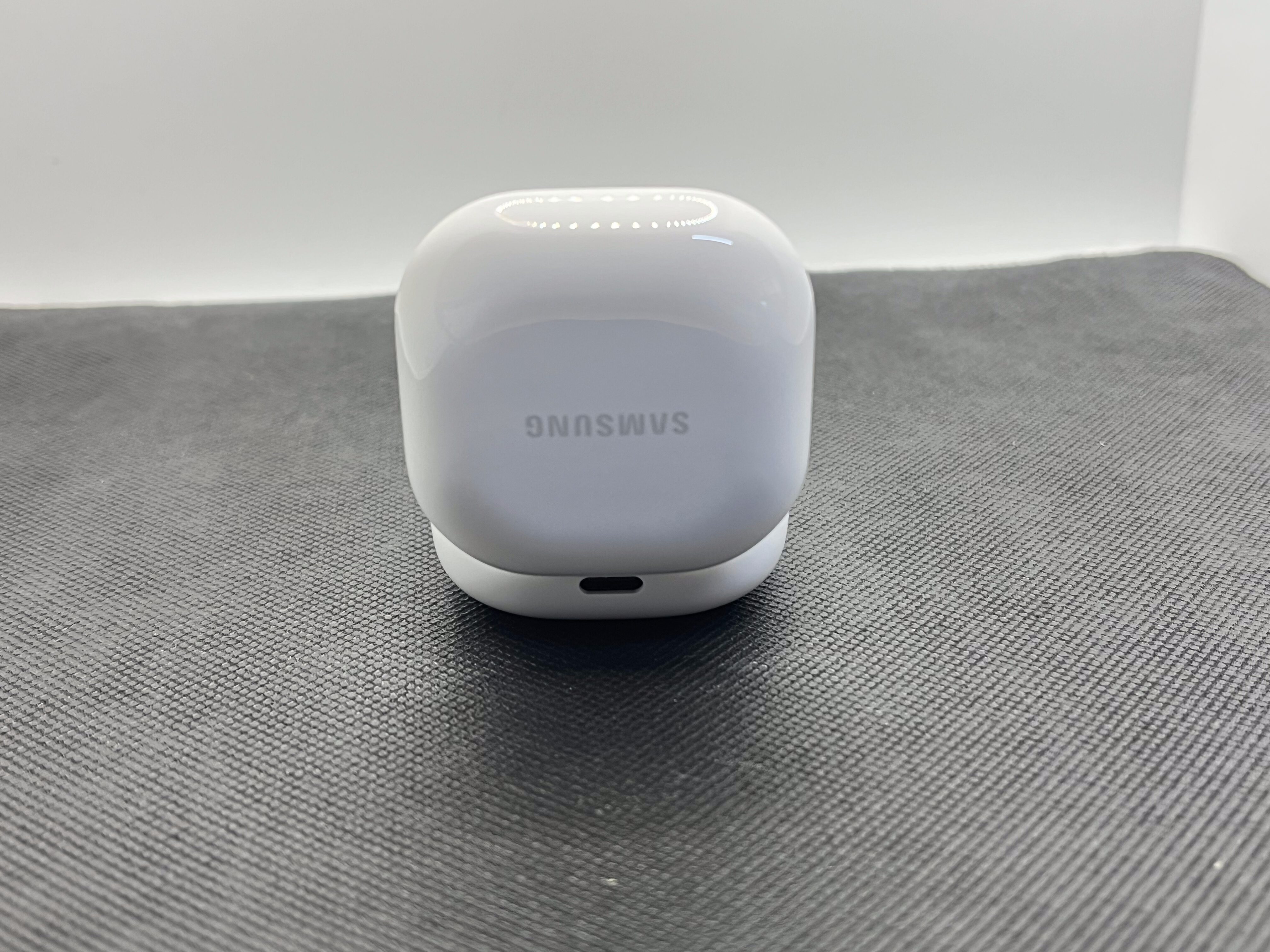 Samsung Galaxy Buds FE White - Mint Condition - Image 5