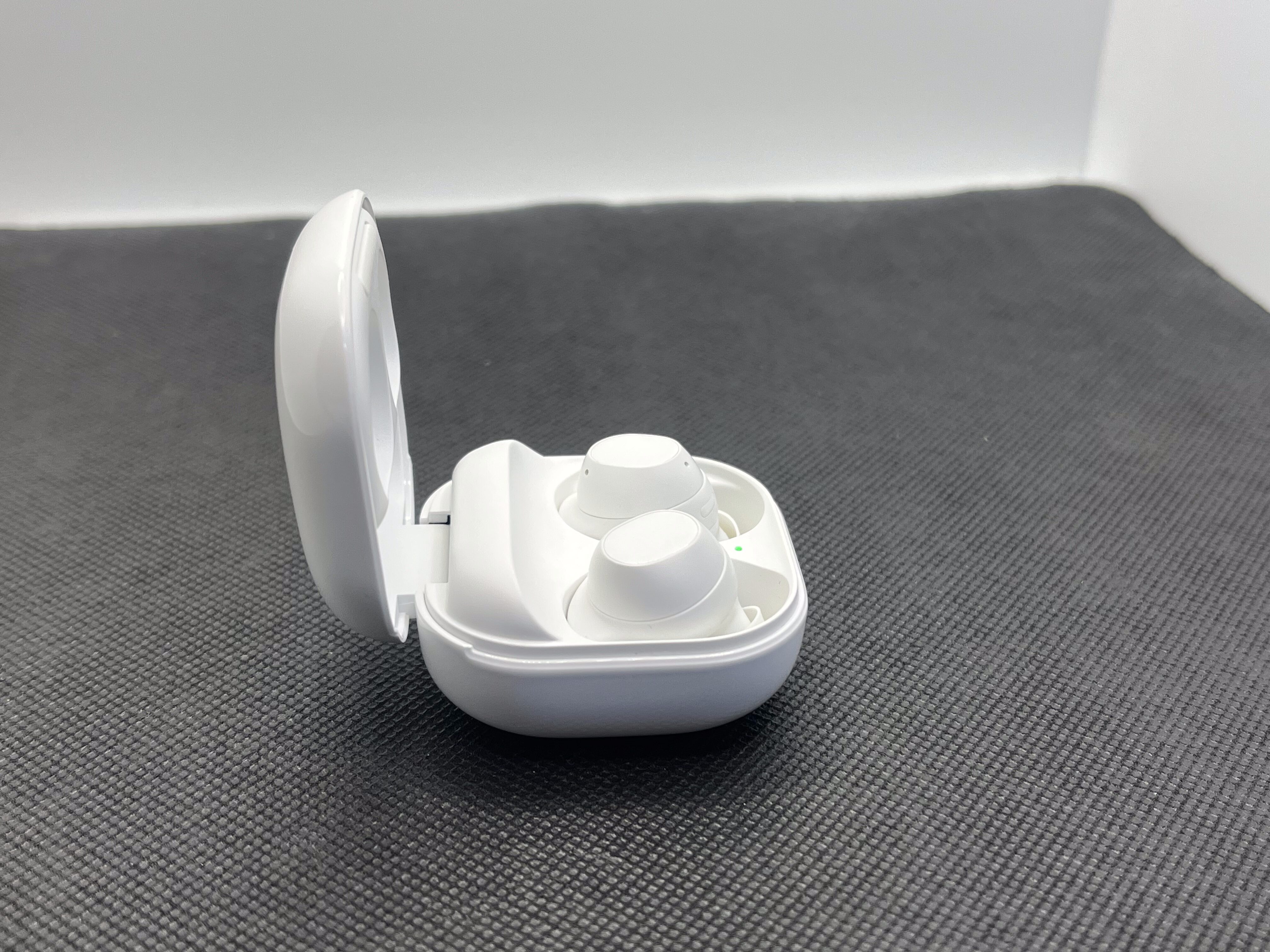 Samsung Galaxy Buds FE White - Mint Condition - Image 6