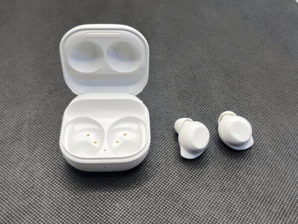Samsung Galaxy Buds FE White - Mint Condition - Image 7