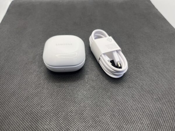 Samsung Galaxy Buds FE White - Mint Condition - Image 9