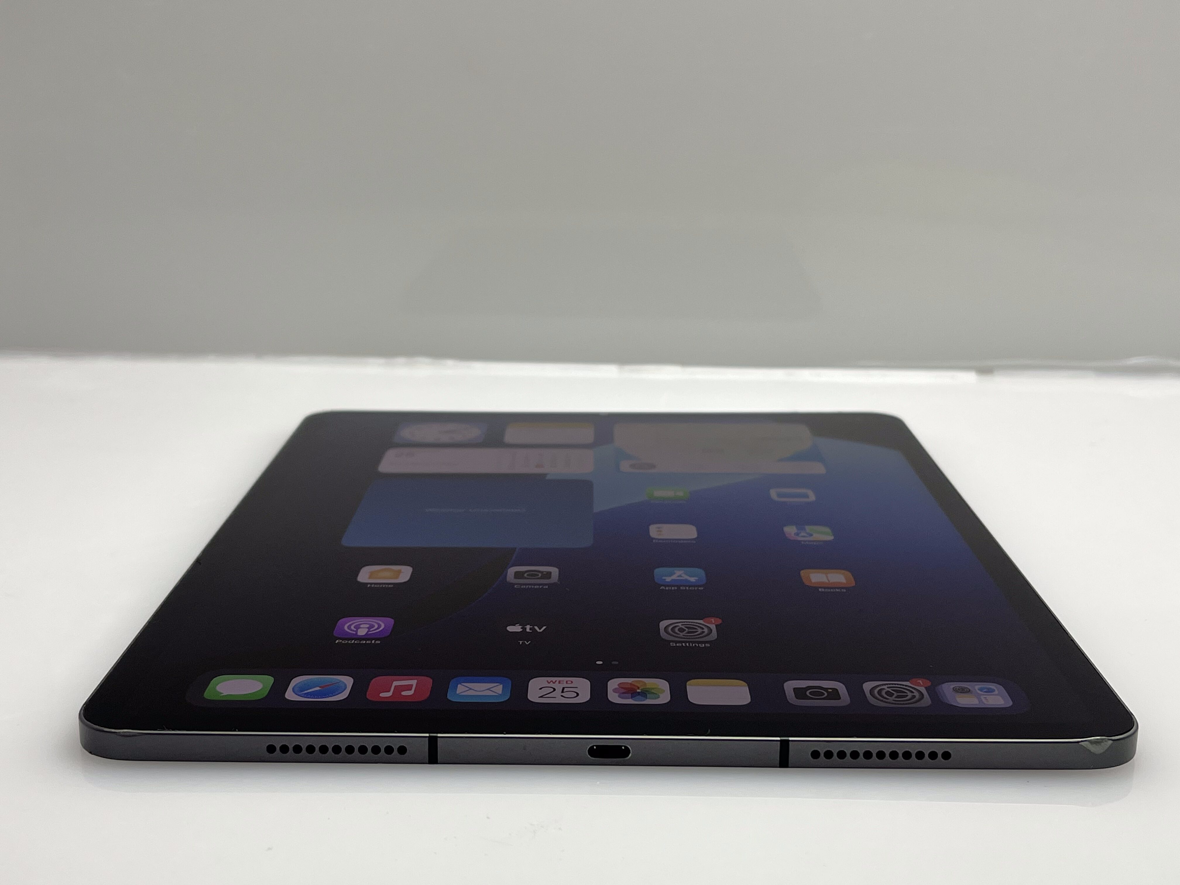 iPad Pro 12.9″ 5th Gen (Wifi/Cellular) 2TB No Face ID And Dim