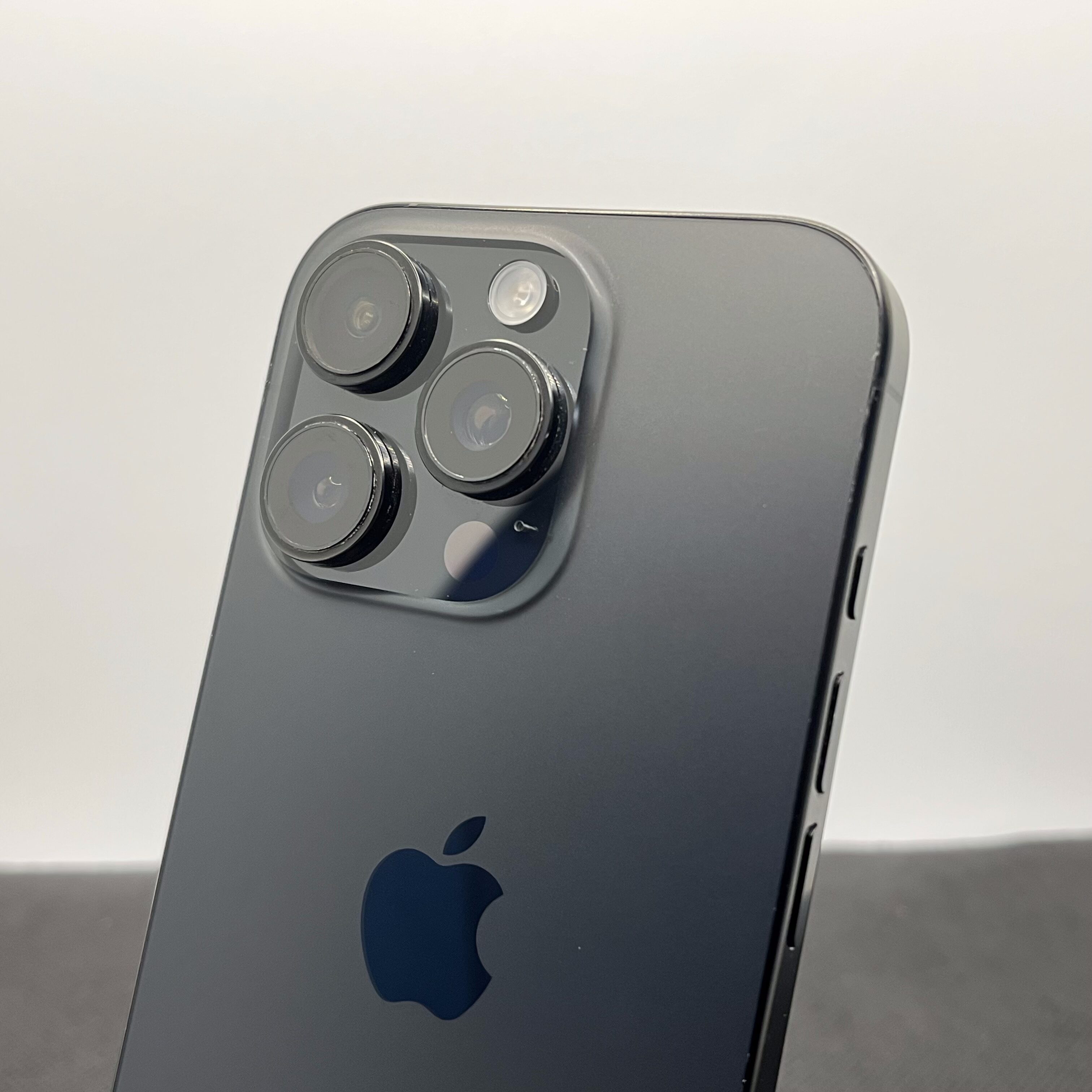 Apple iPhone 16 Pro 128GB Black Titanium (12 Month Warranty) - Image 11