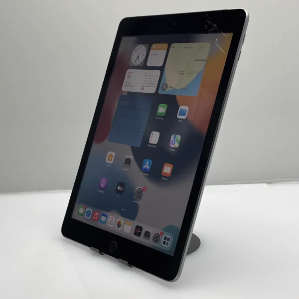 iPad 9.7″ 5th Gen (WiFi/Cellular) 128GB Space Gray - Cracked