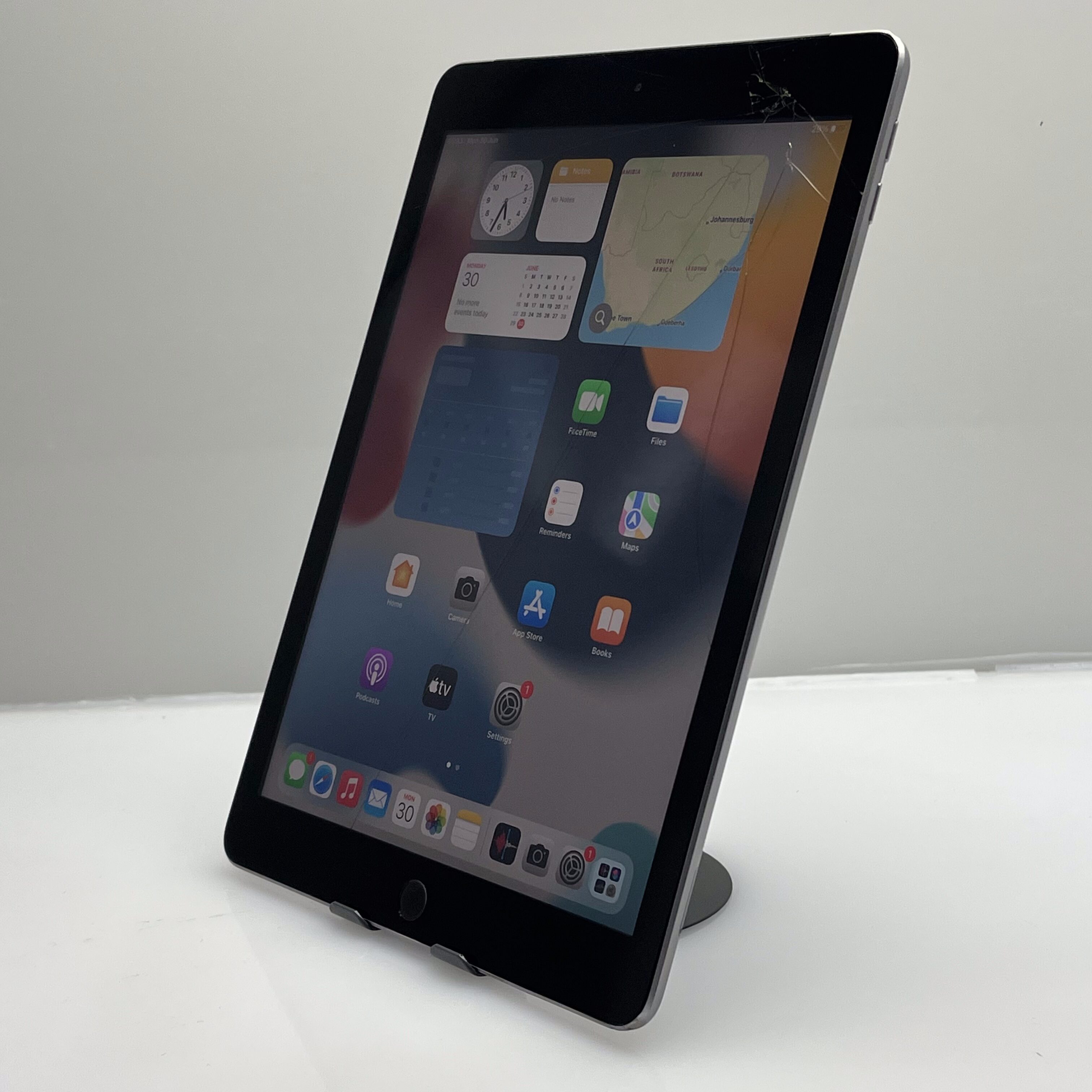 iPad 9.7″ 5th Gen (WiFi/Cellular) 128GB Space Gray - Cracked