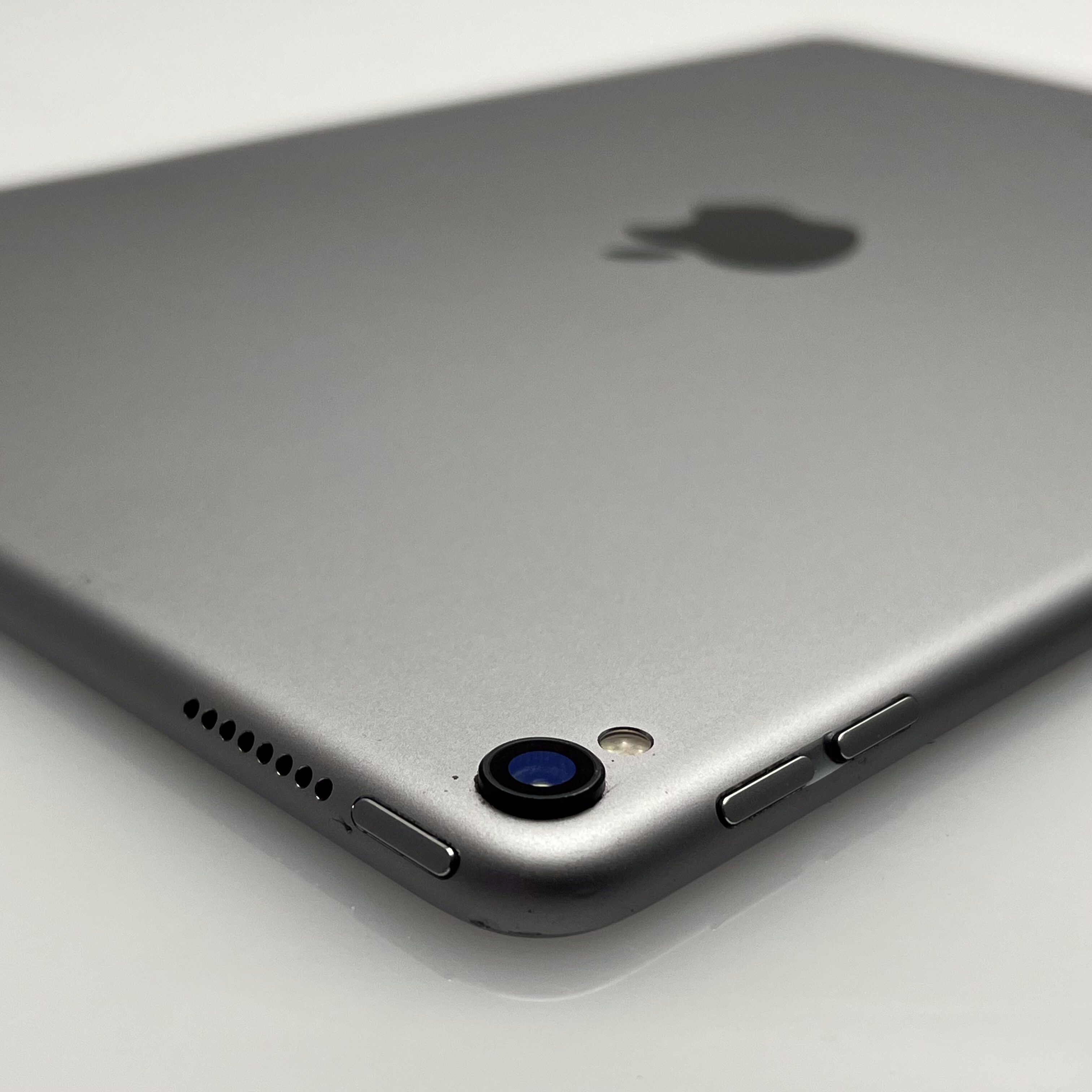 iPad Pro 10.5″ 1st Gen (WiFi/E-SIM Only) 64GB Space Gray | Epic