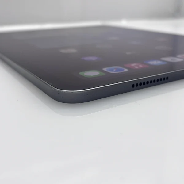iPad Pro 11-Inch 3rd Gen 128GB (Wifi Only) Cracked Screen Space