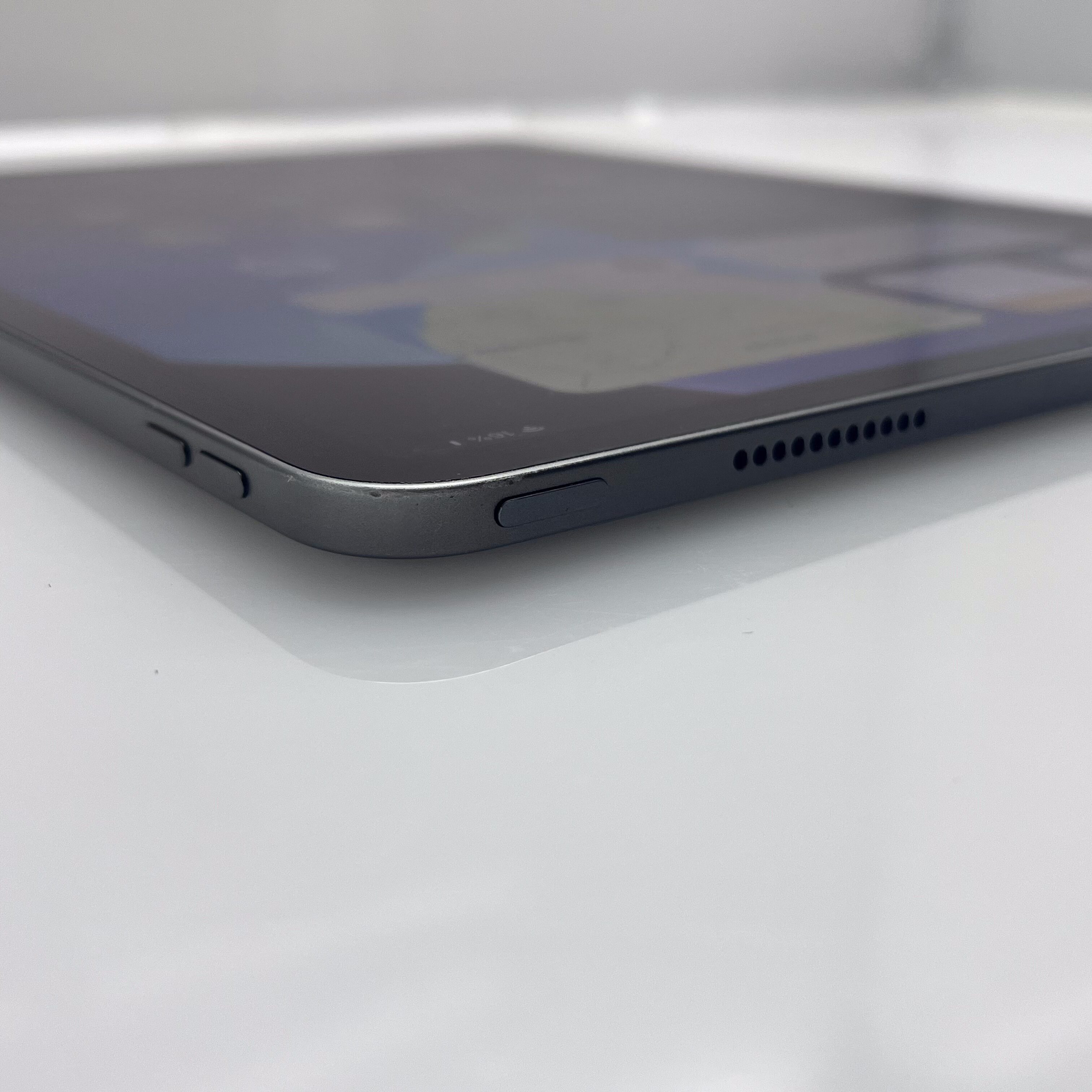 iPad Pro 11-Inch 3rd Gen 128GB (Wifi Only) Cracked Screen Space