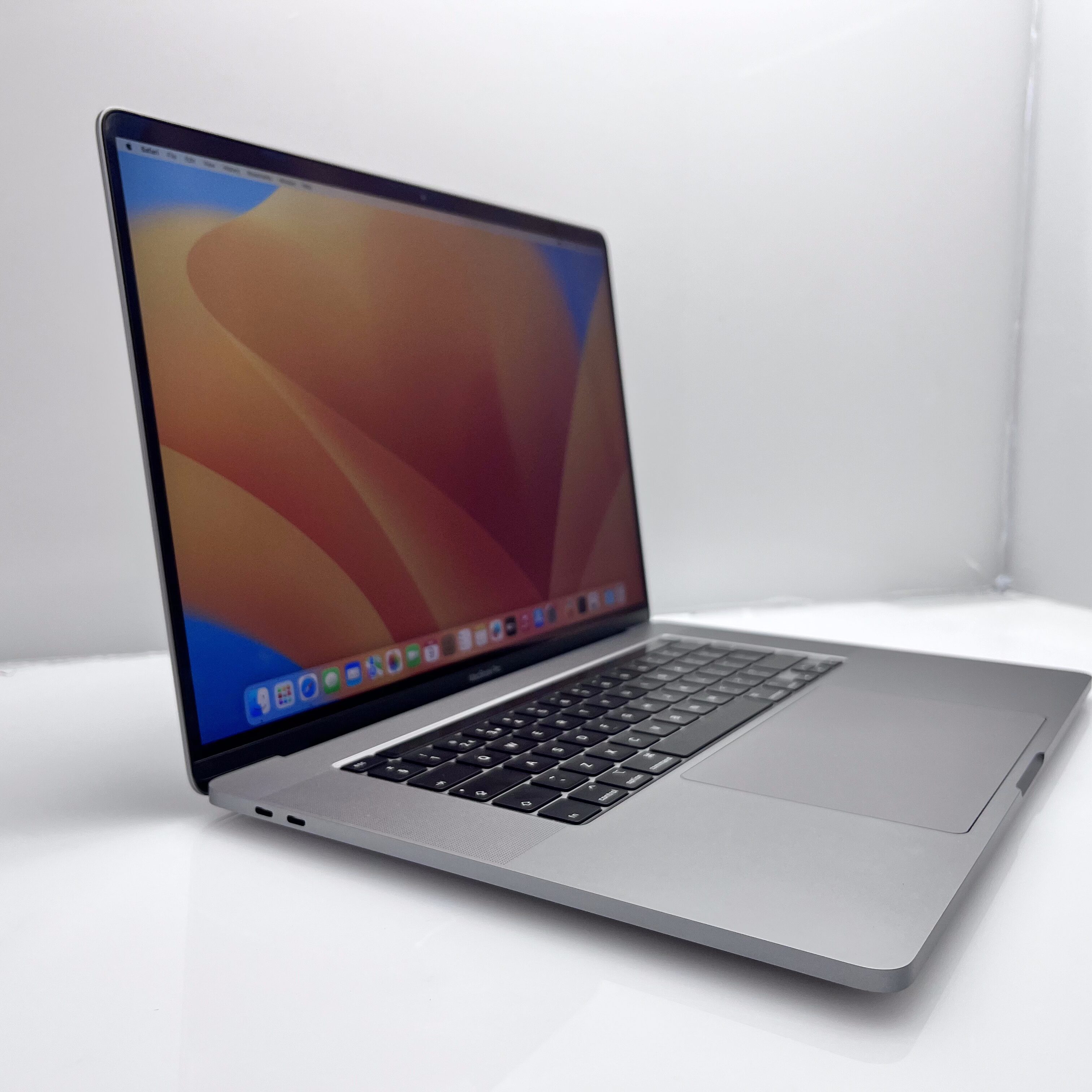 Apple MacBook Pro 16