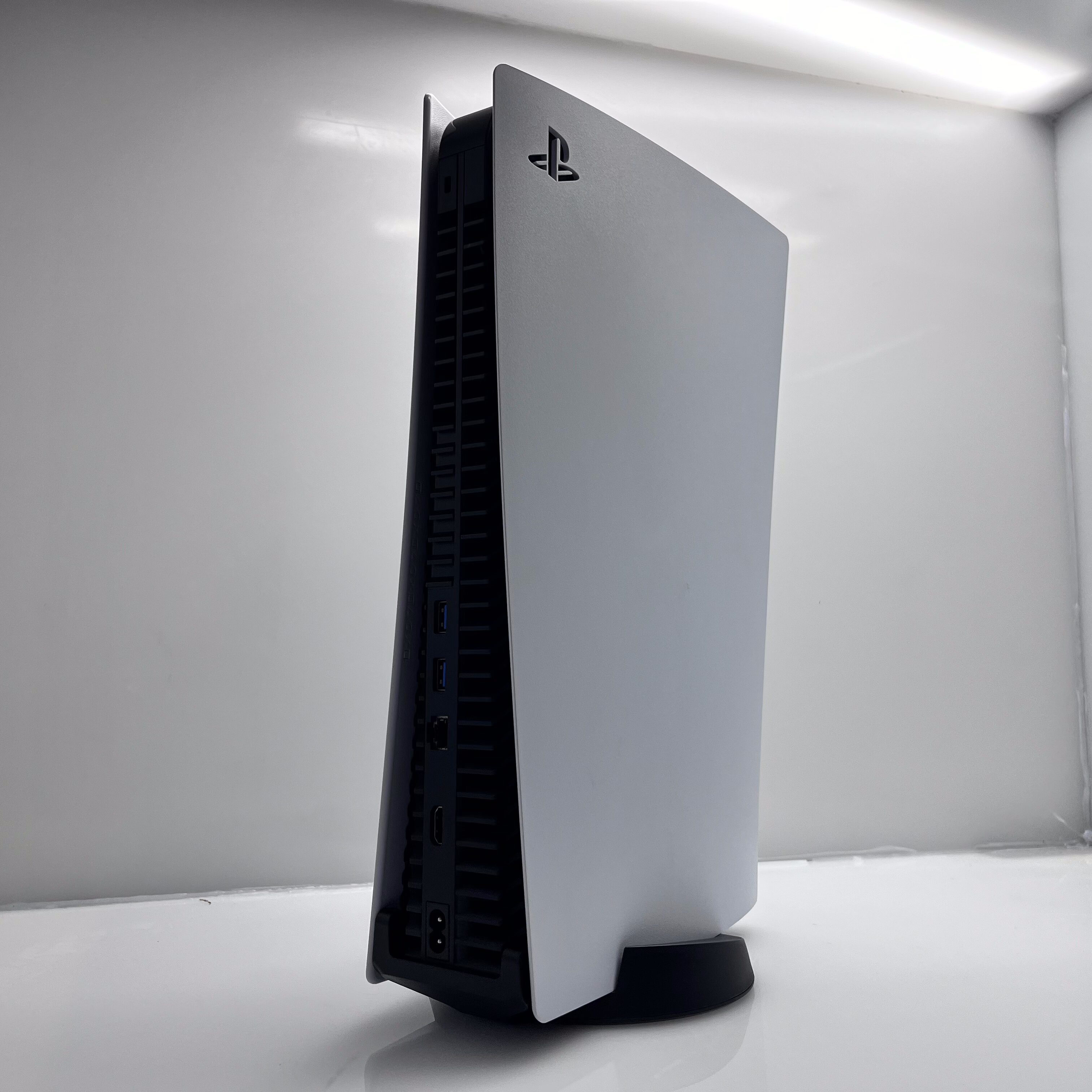 Playstation 5 Physical Disc Edition 1TB White Bundle Value: Controller + Power Cable + HDMI Cable (12 Month Warranty) - Image 4
