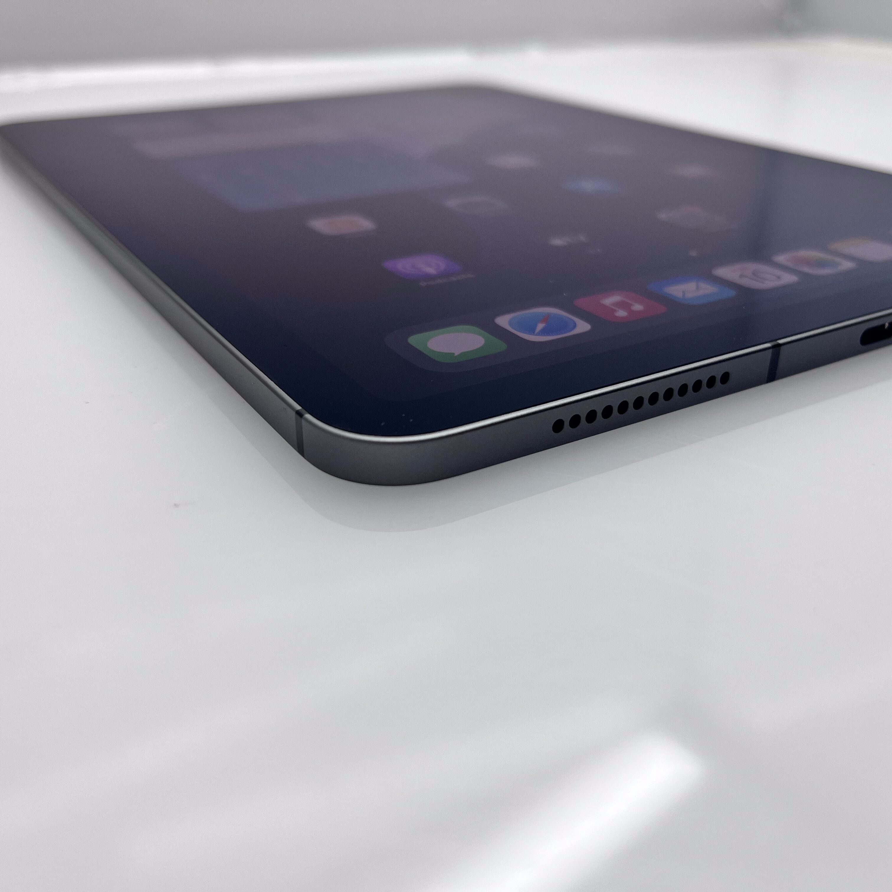 iPad Air 5th Gen M1 (Wifi/Cellular) 256GB Space Grey (6 Month
