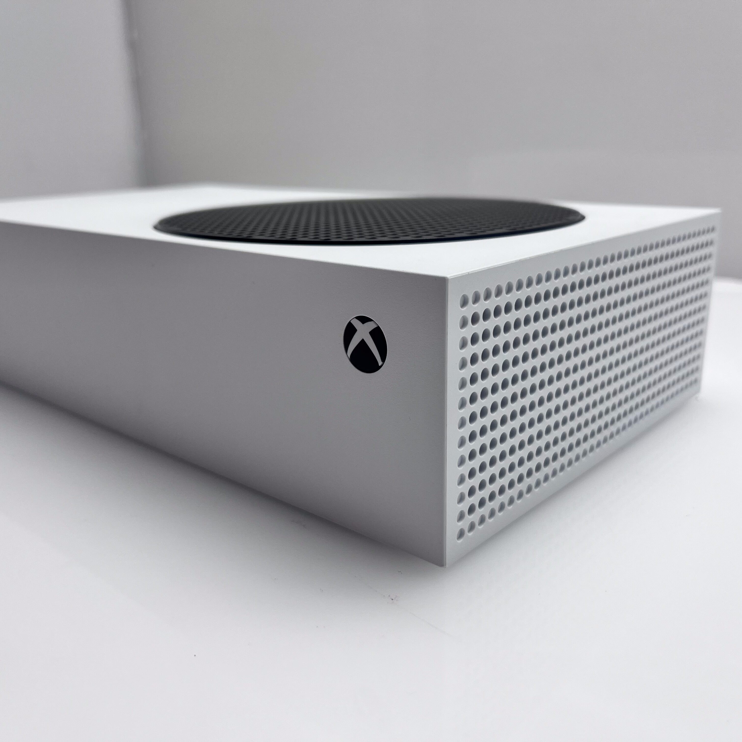 Xbox Series S 512GB White + 1 Controller + 1 Power Cable + 1 HDMI Cable (3 Month Warranty) - Image 4