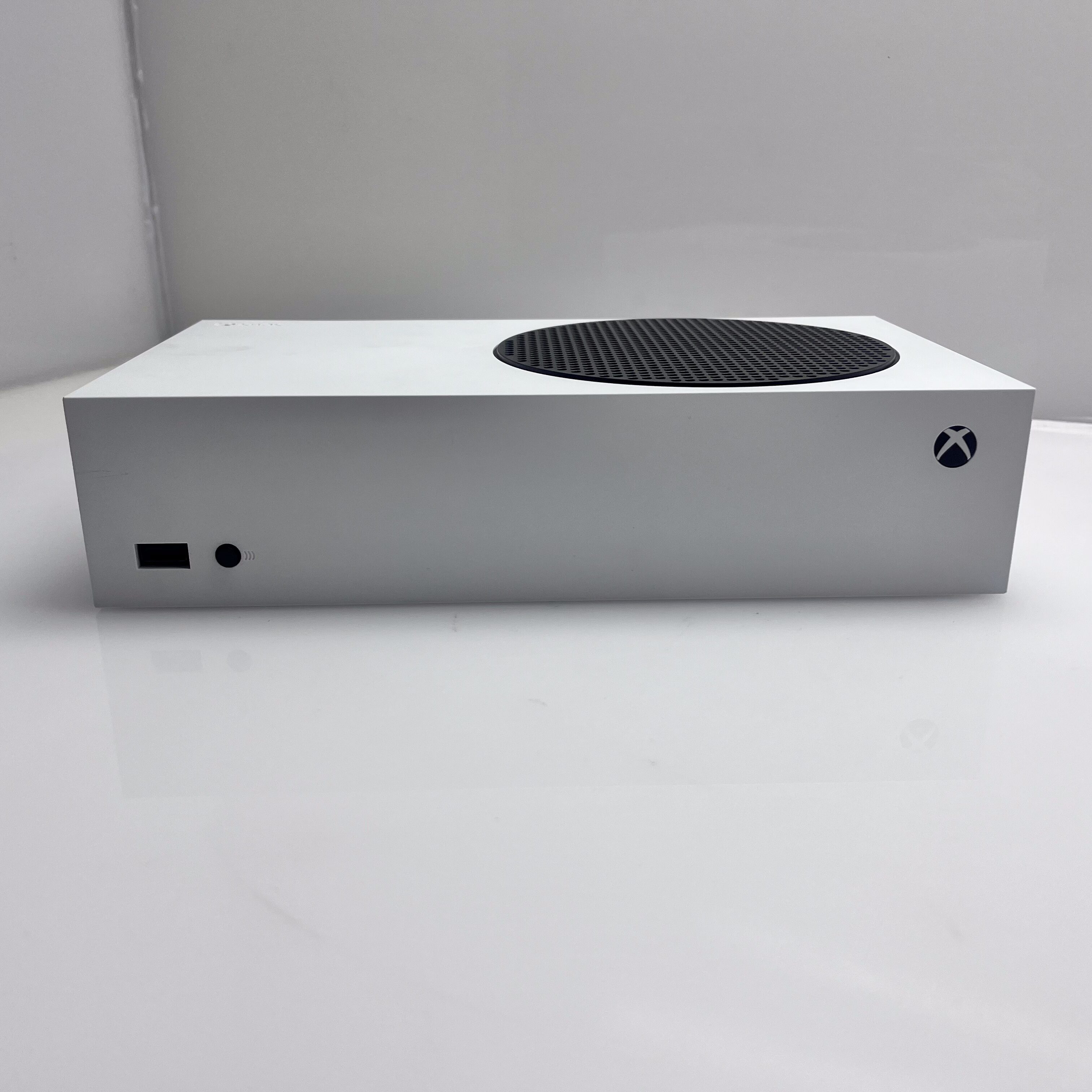 Xbox Series S 512GB White + 1 Controller + 1 Power Cable + 1 HDMI Cable (3 Month Warranty) - Image 3