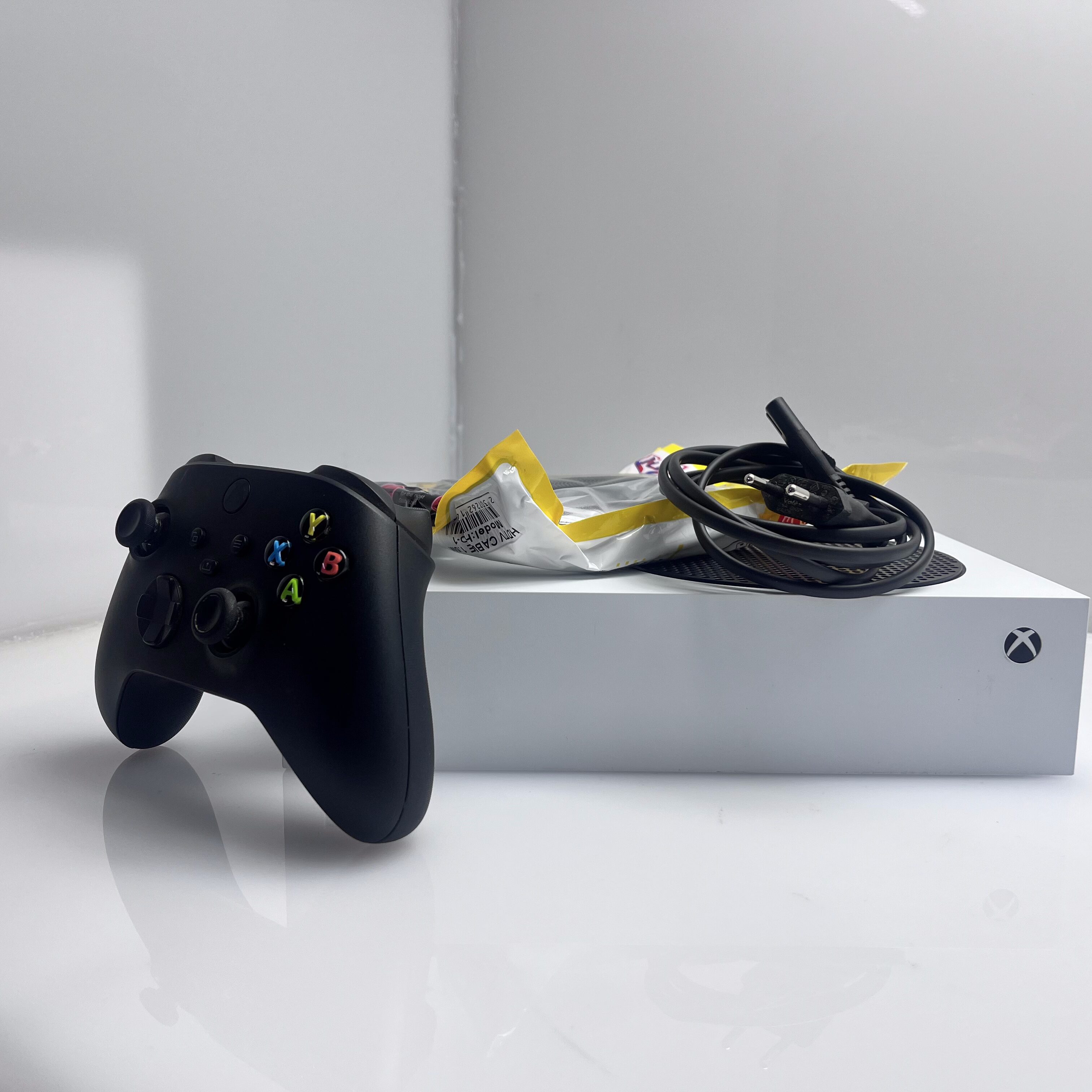 Xbox Series S 512GB White + 1 Controller + 1 Power Cable + 1 HDMI Cable (3 Month Warranty) - Image 7
