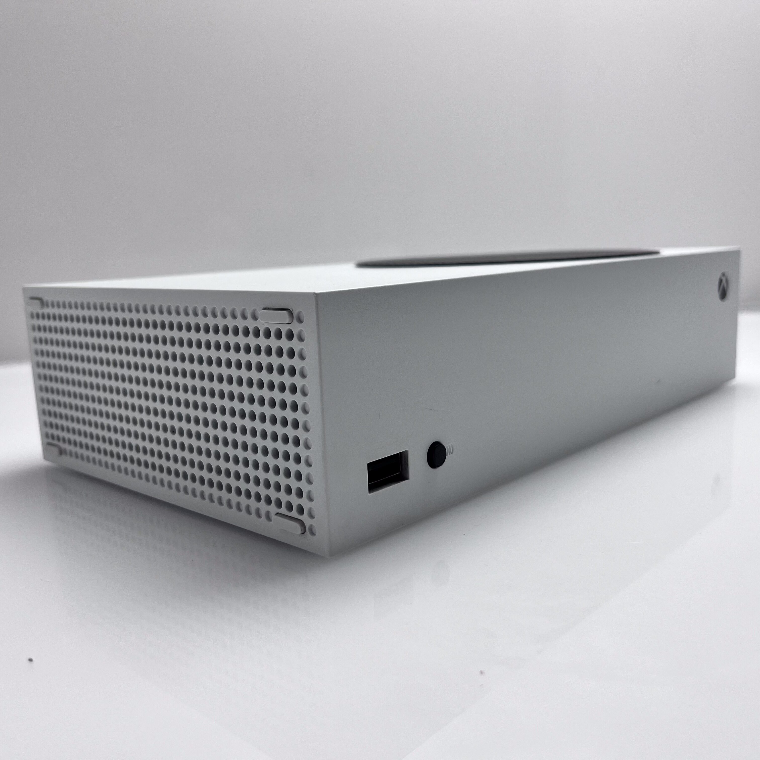 Xbox Series S 512GB White + 1 Controller + 1 Power Cable + 1 HDMI Cable (3 Month Warranty) - Image 2