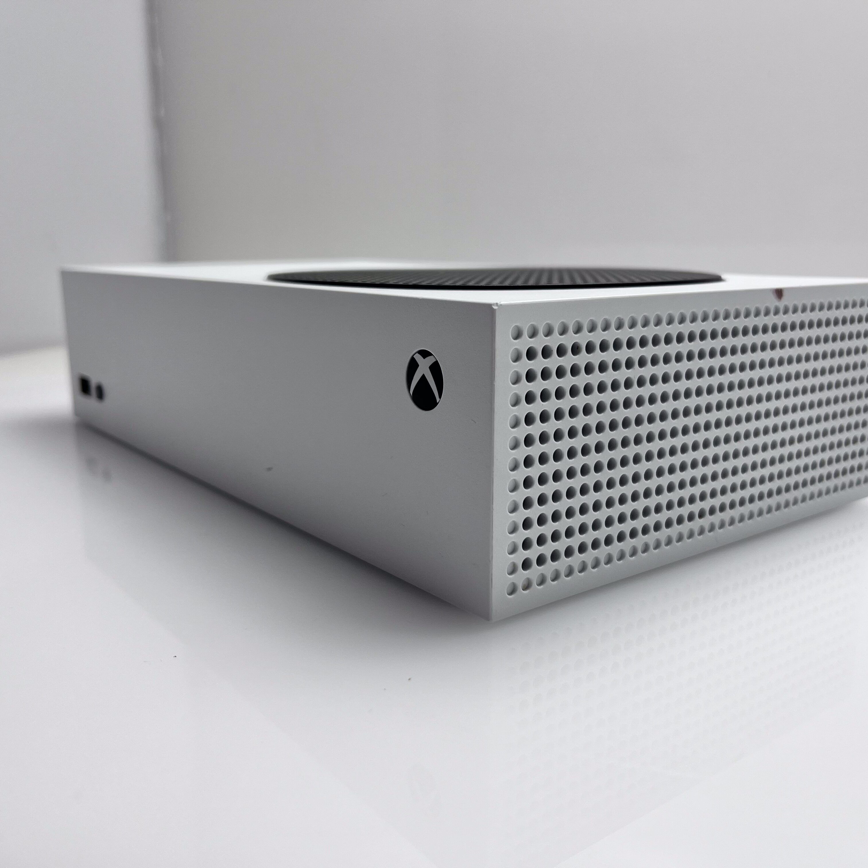Xbox Series S 512GB White + 1 Controller + 1 Power Cable + 1 HDMI Cable (3 Month Warranty) - Image 4