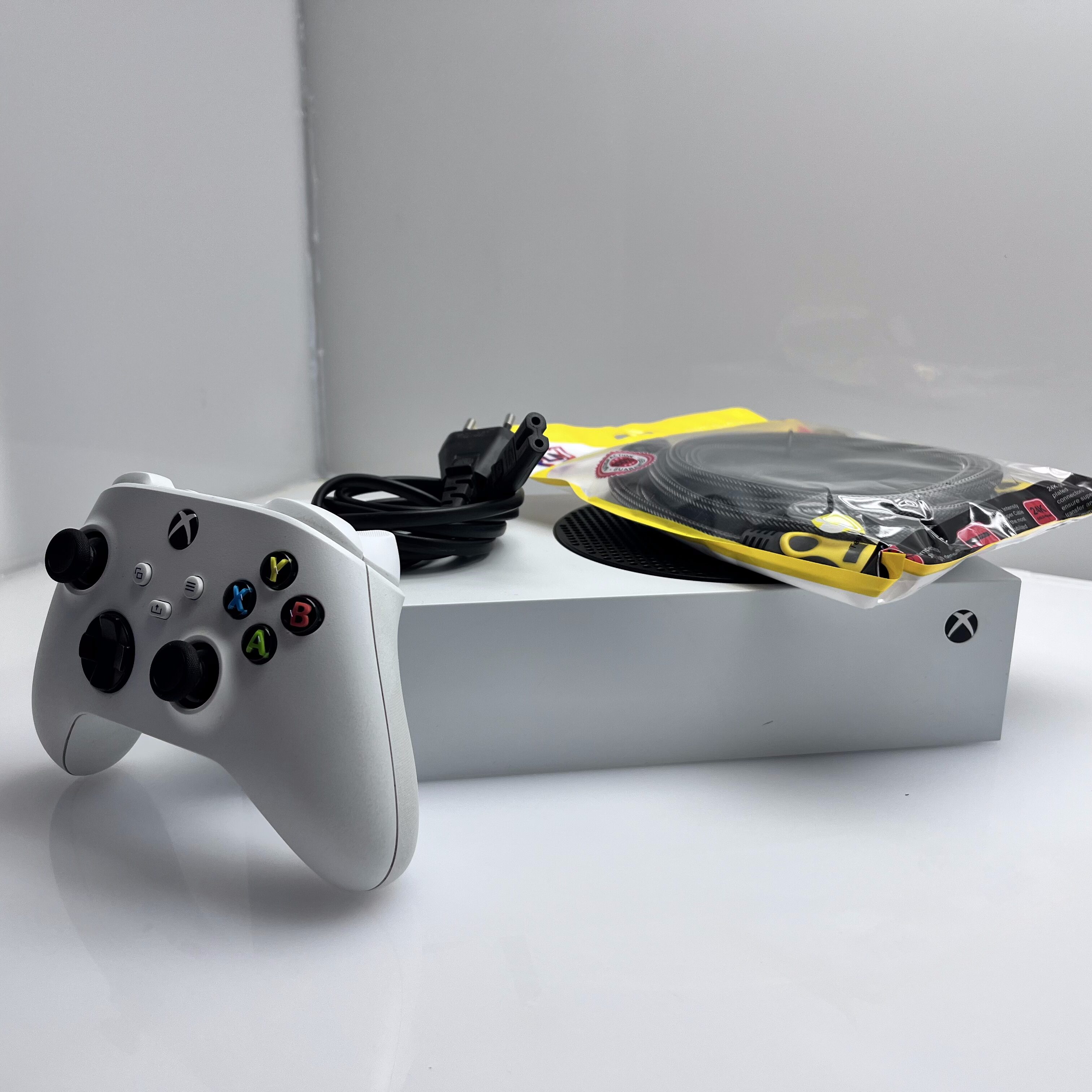 Xbox Series S 512GB White + 1 Controller + 1 Power Cable + 1 HDMI Cable (3 Month Warranty) - Image 7