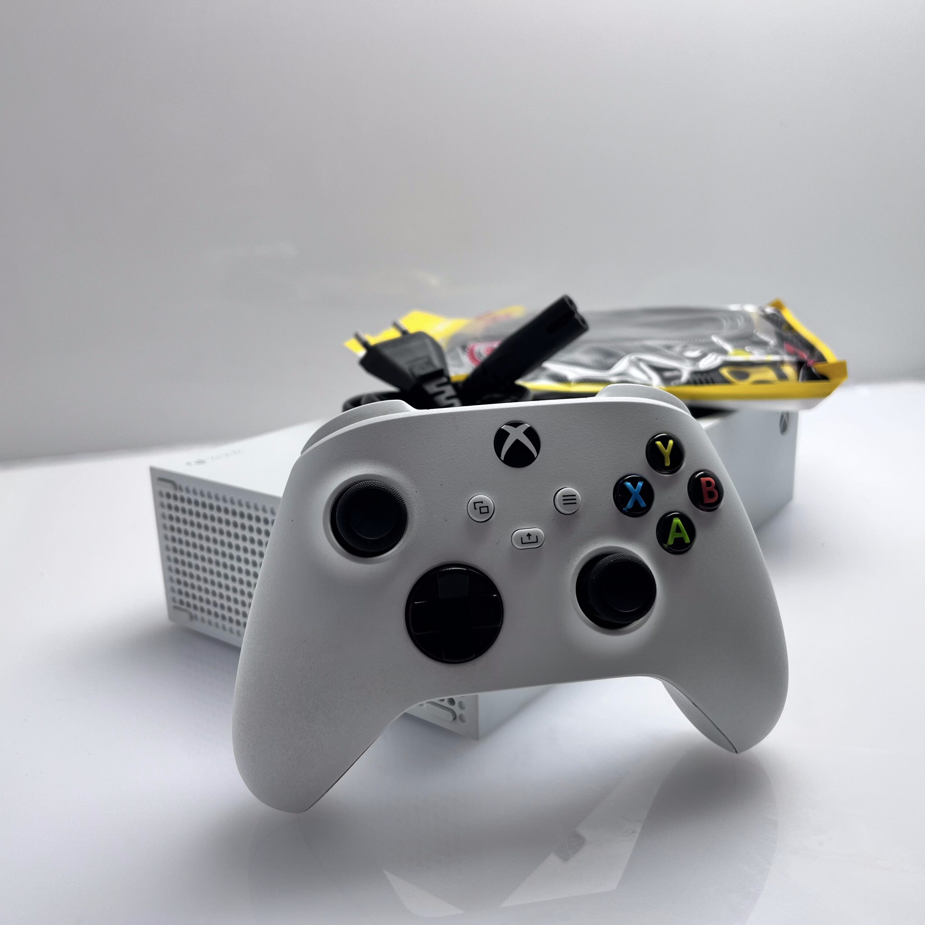 Xbox Series S 512GB White + 1 Controller + 1 Power Cable + 1 HDMI Cable (3 Month Warranty) - Image 8