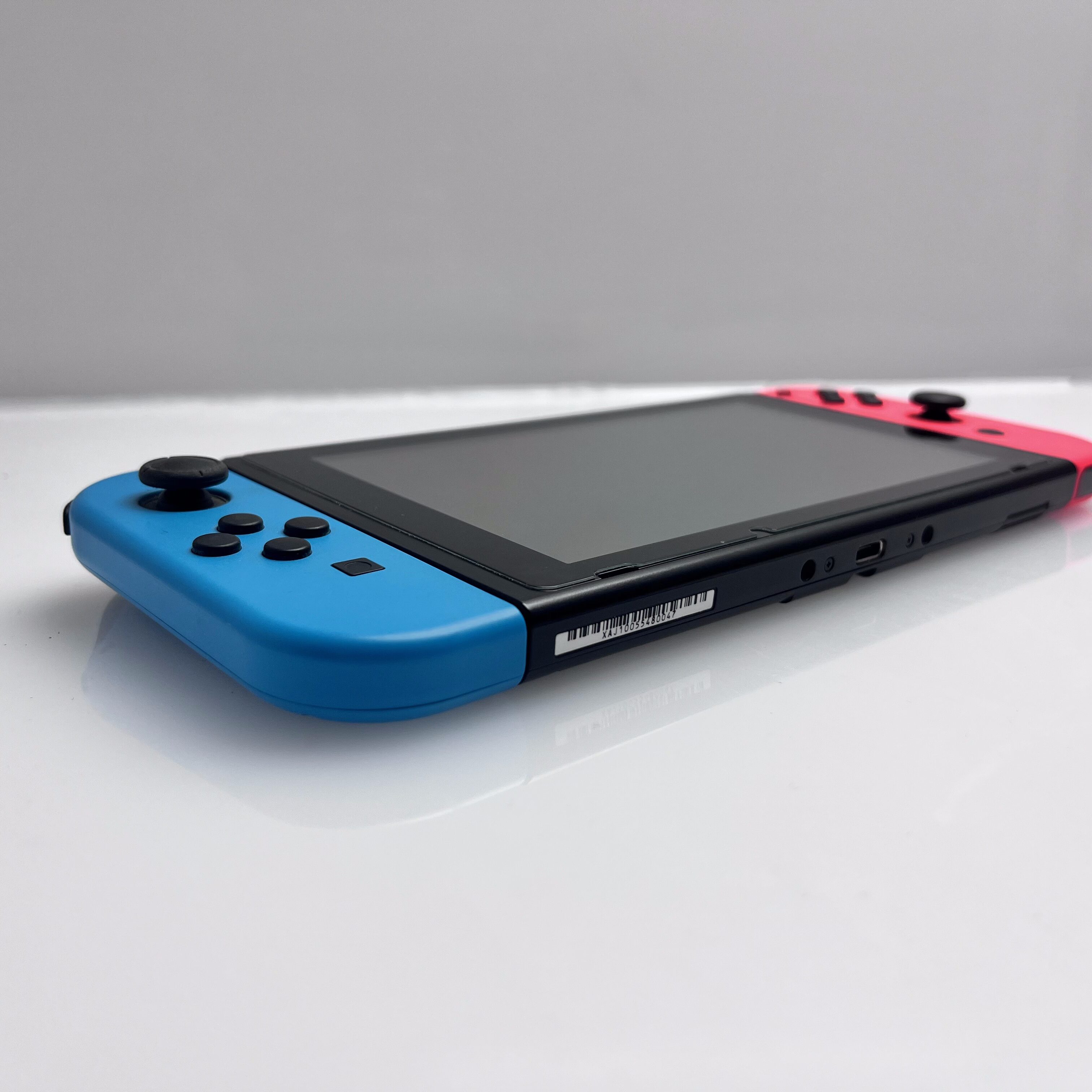 Nintendo Switch 32GB Black + 2 Joy-Con Controllers + HDMI Cable +