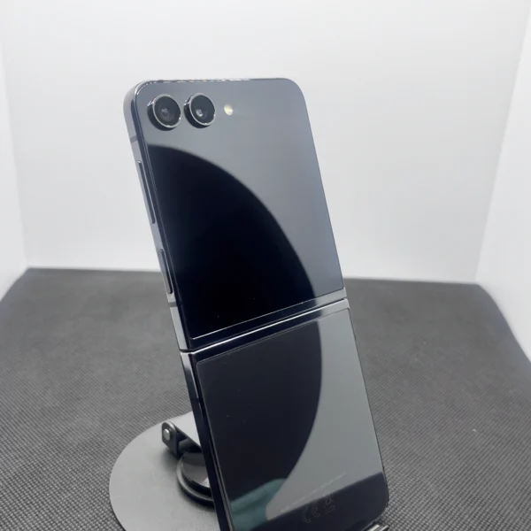 Samsung Galaxy Z Flip 5 256GB Graphite (6 Month Warranty) | Epic
