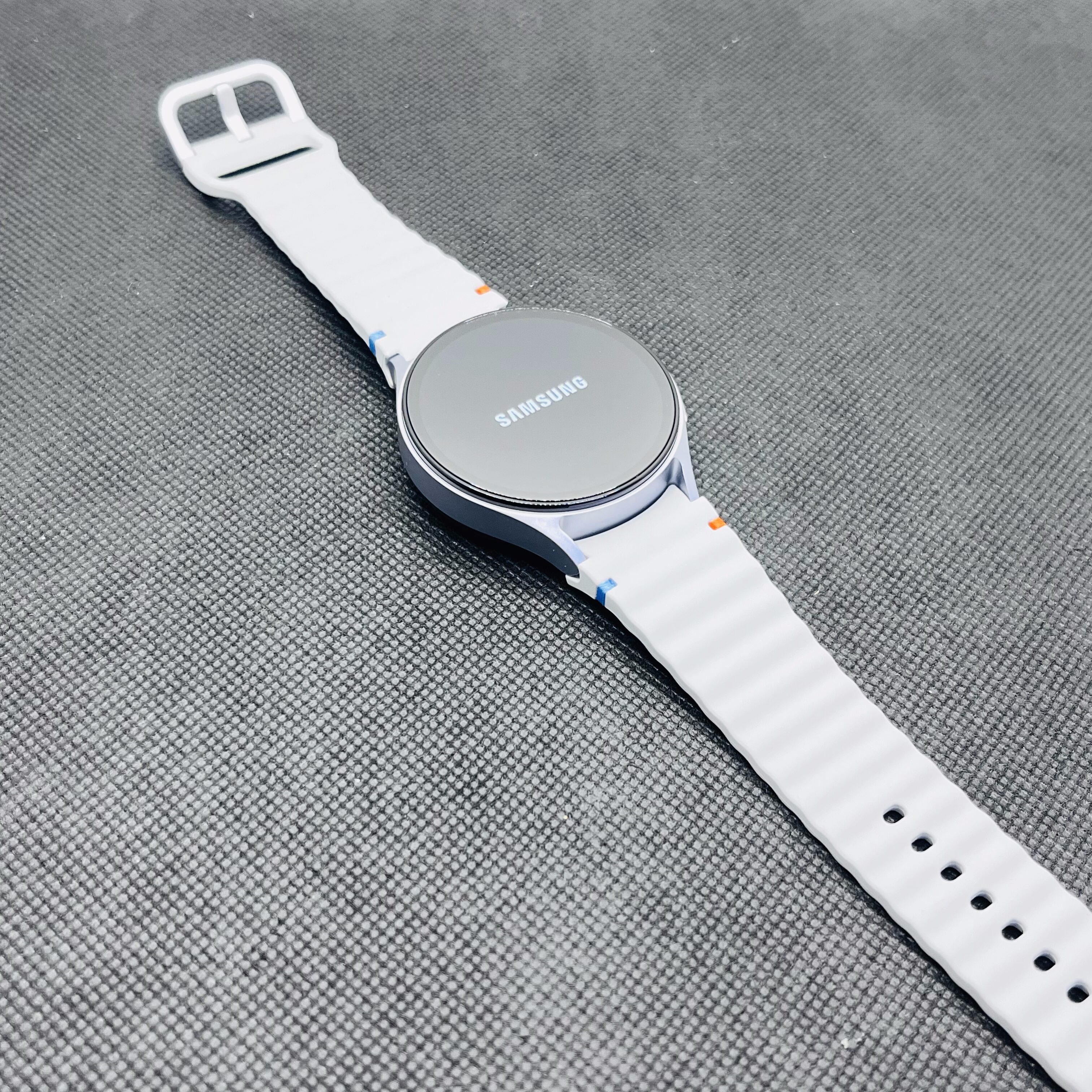 Samsung Galaxy Watch 7 44mm GPS Only Silver (3 Month Warranty) – Mint Condition - Image 4