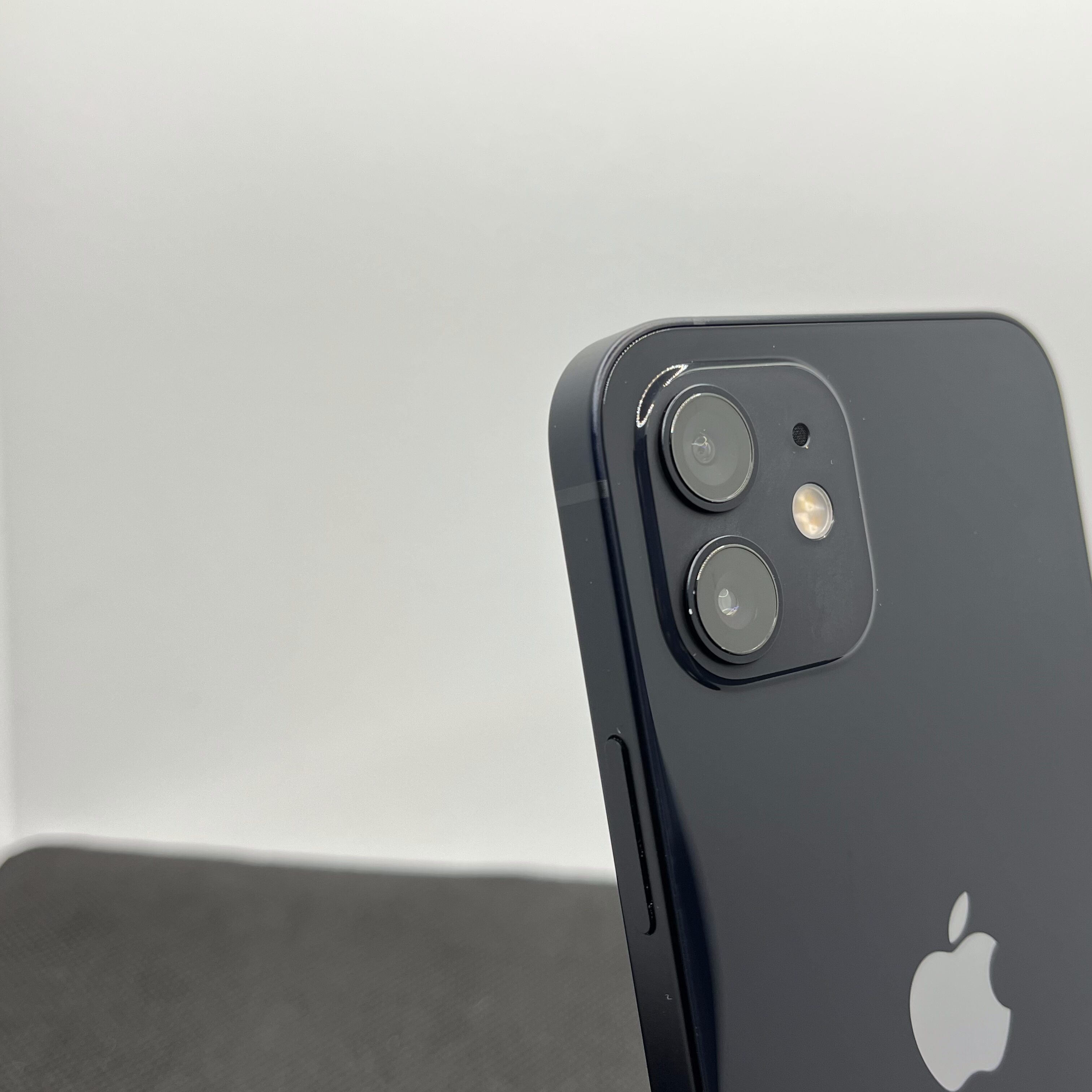 Apple iPhone 12 128GB Black (6 Month Warranty) - Image 9