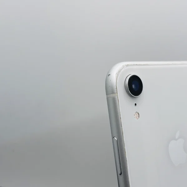 Apple iPhone XR 64GB White (3 Month Warranty) - Small Chip | Epic