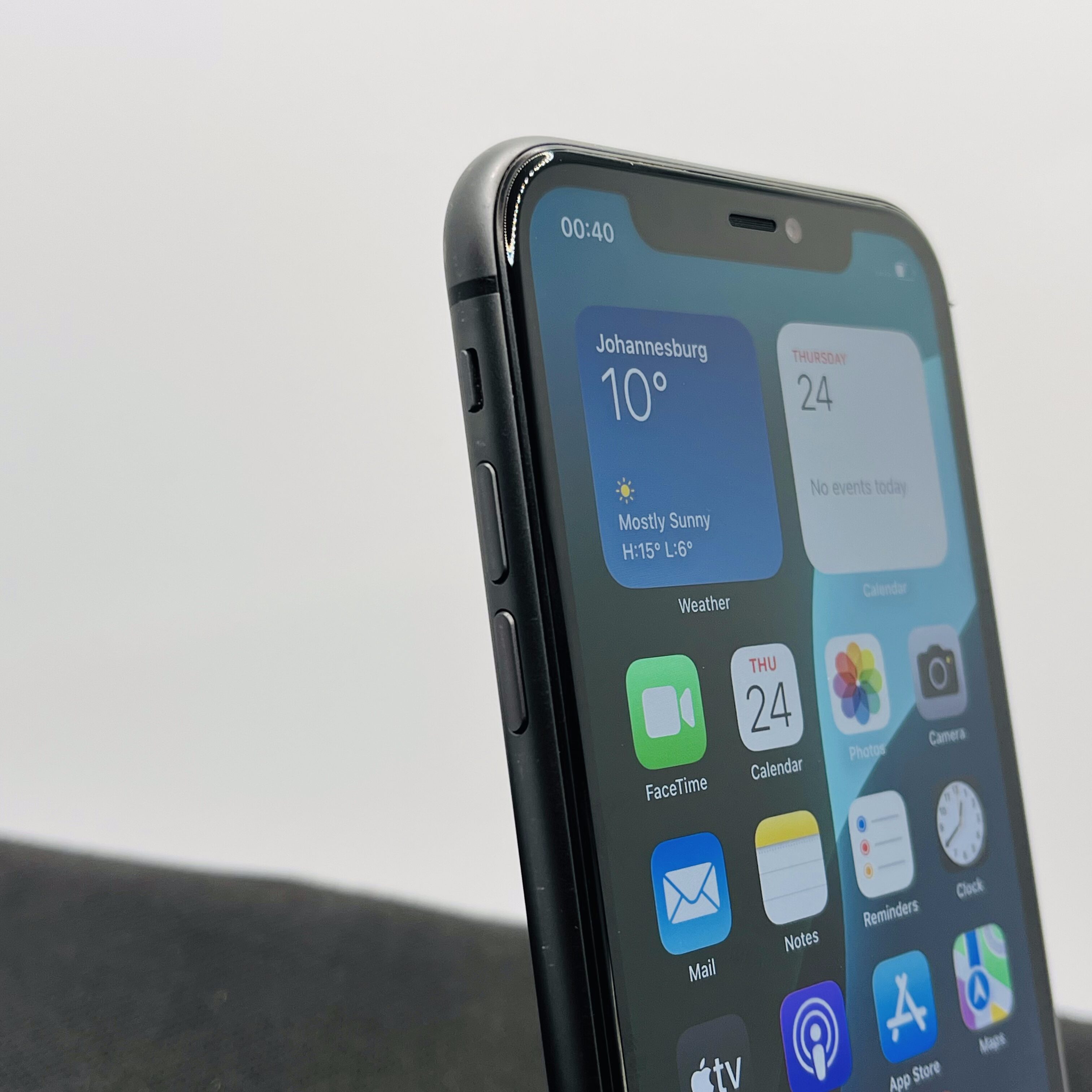 Apple iPhone 11 64GB Black (6 Month Warranty) - Image 4