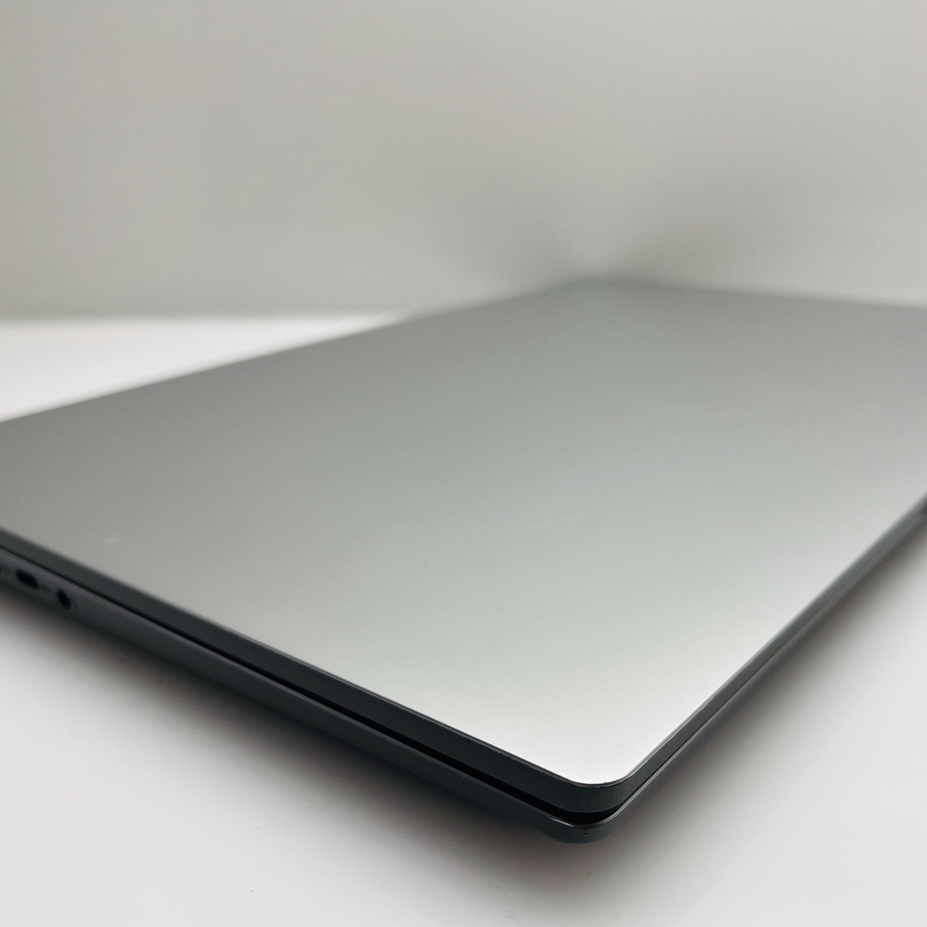 Lenovo Ideapad 1 15AMN7 AMD Ryzen 5 2.80GHz 8GB RAM 512GB SSD Silver - Hinge Damage - Image 5