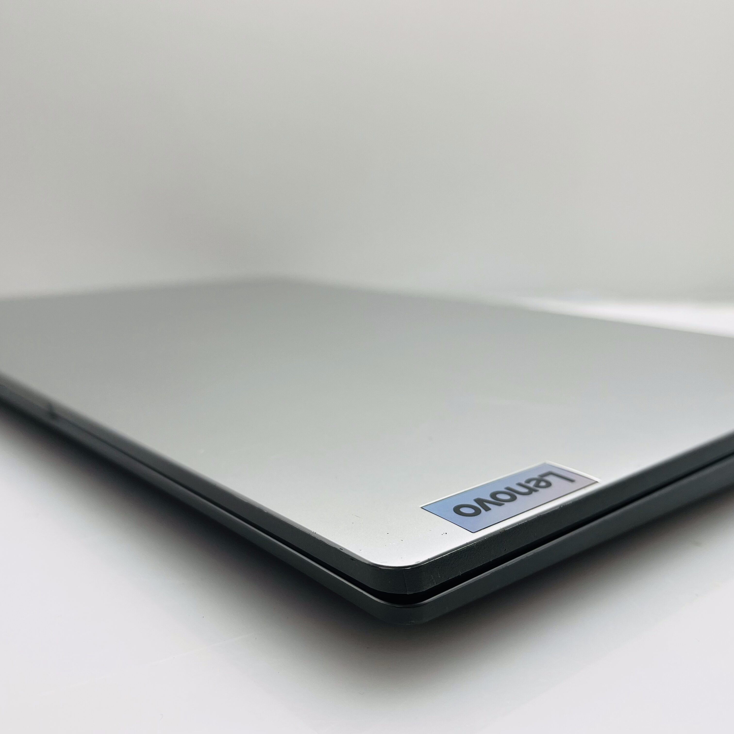 Lenovo Ideapad 1 15AMN7 AMD Ryzen 5 2.80GHz 8GB RAM 512GB SSD Silver - Hinge Damage - Image 6