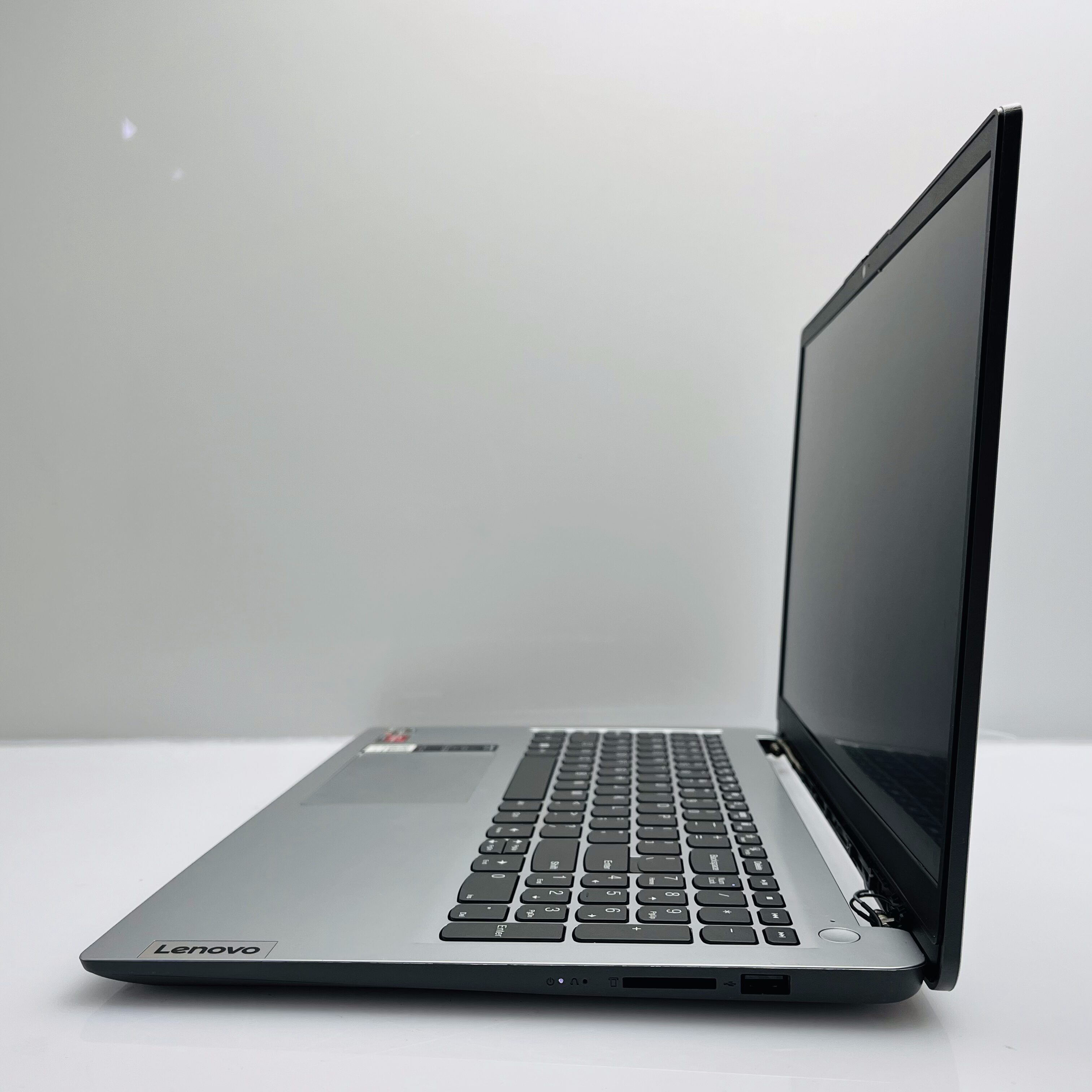 Lenovo Ideapad 1 15AMN7 AMD Ryzen 5 2.80GHz 8GB RAM 512GB SSD