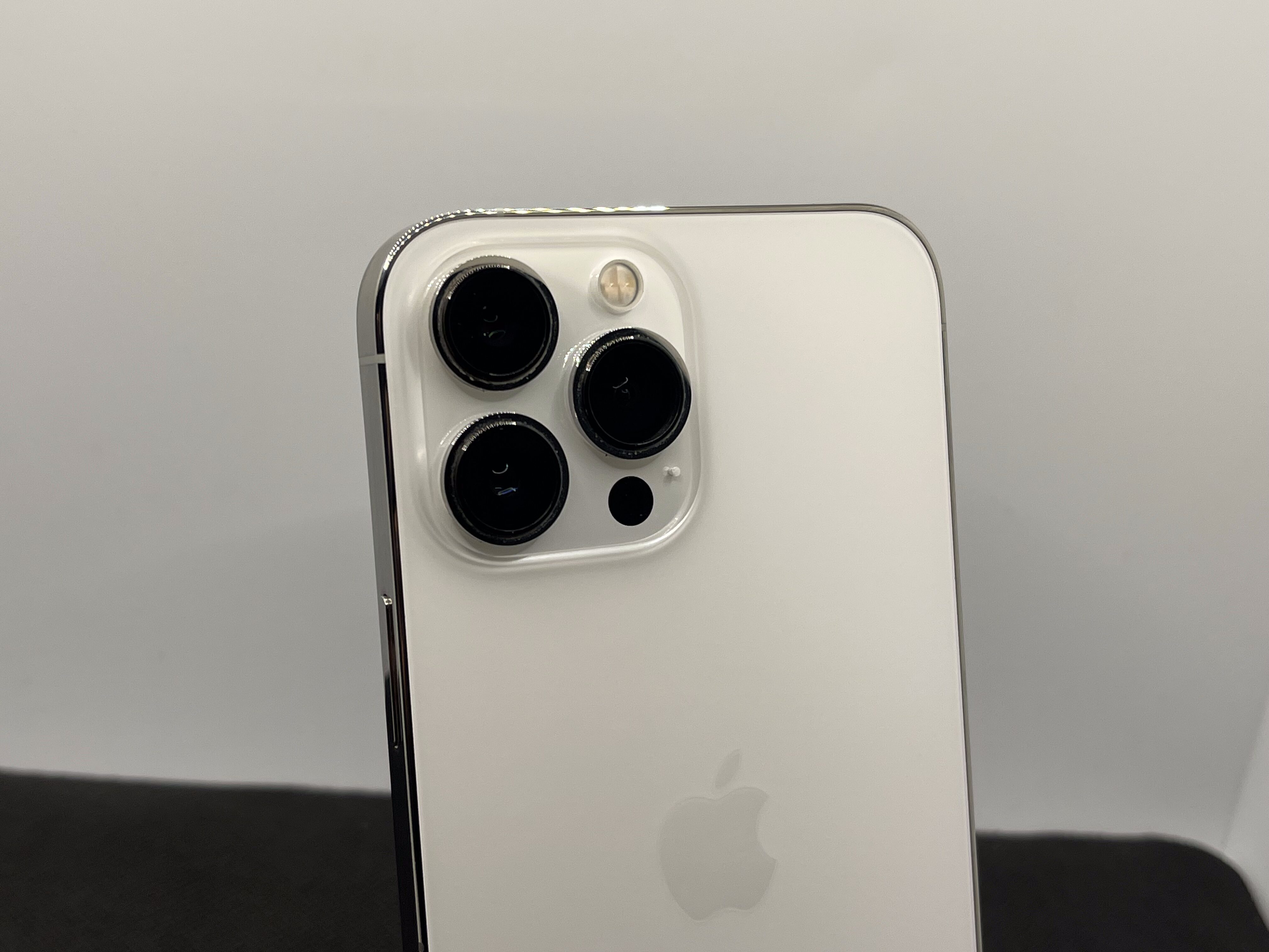 Apple iPhone 13 Pro Max 1TB Silver (12 Month Warranty) - Image 11