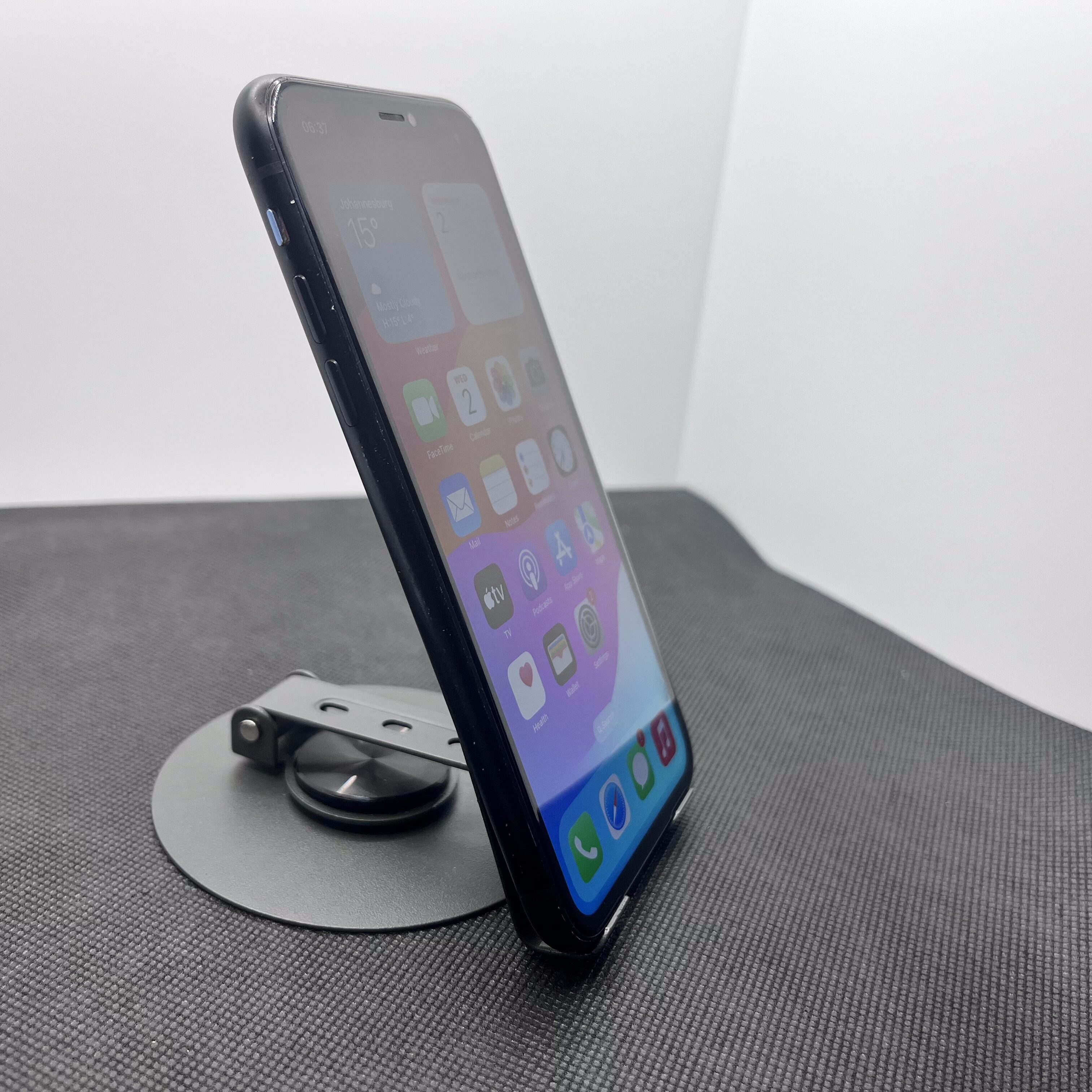 Apple iPhone XR 128GB Black (3 Month Warranty) - Image 4