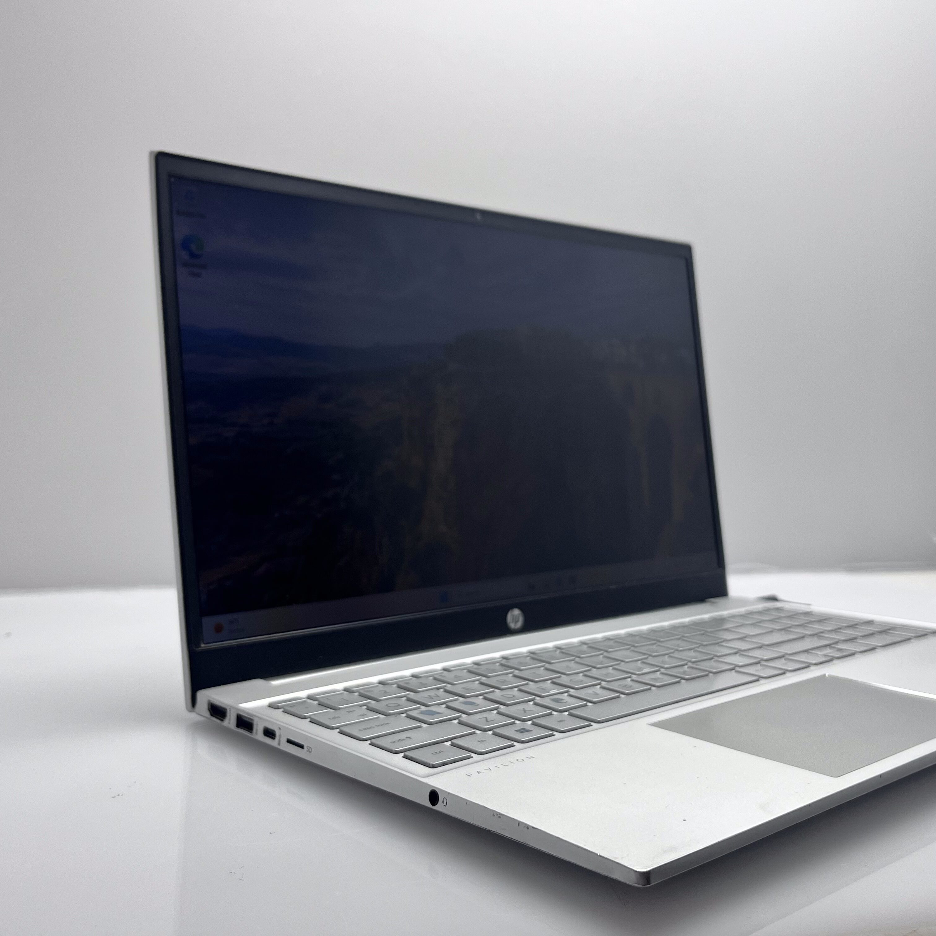 HP Pavillion 15-EG0000NI 