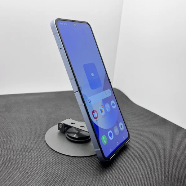 Samsung Galaxy Z Flip 6 256GB Blue + Cover Bundle Value: R500 (6