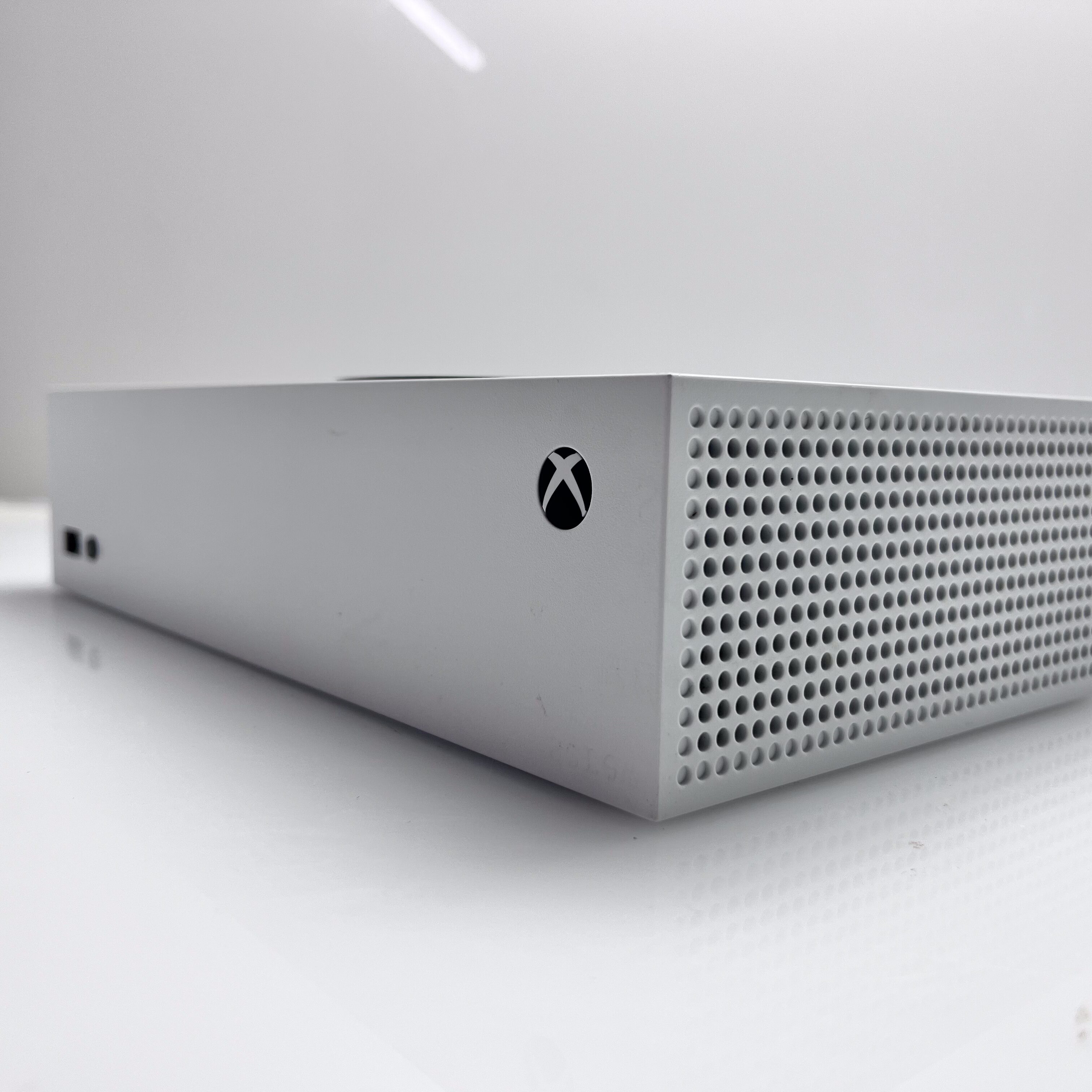 Xbox Series S 512GB White + 1 Controller + 1 Power Cable + 1 HDMI Cable (3 Month Warranty) - Image 4