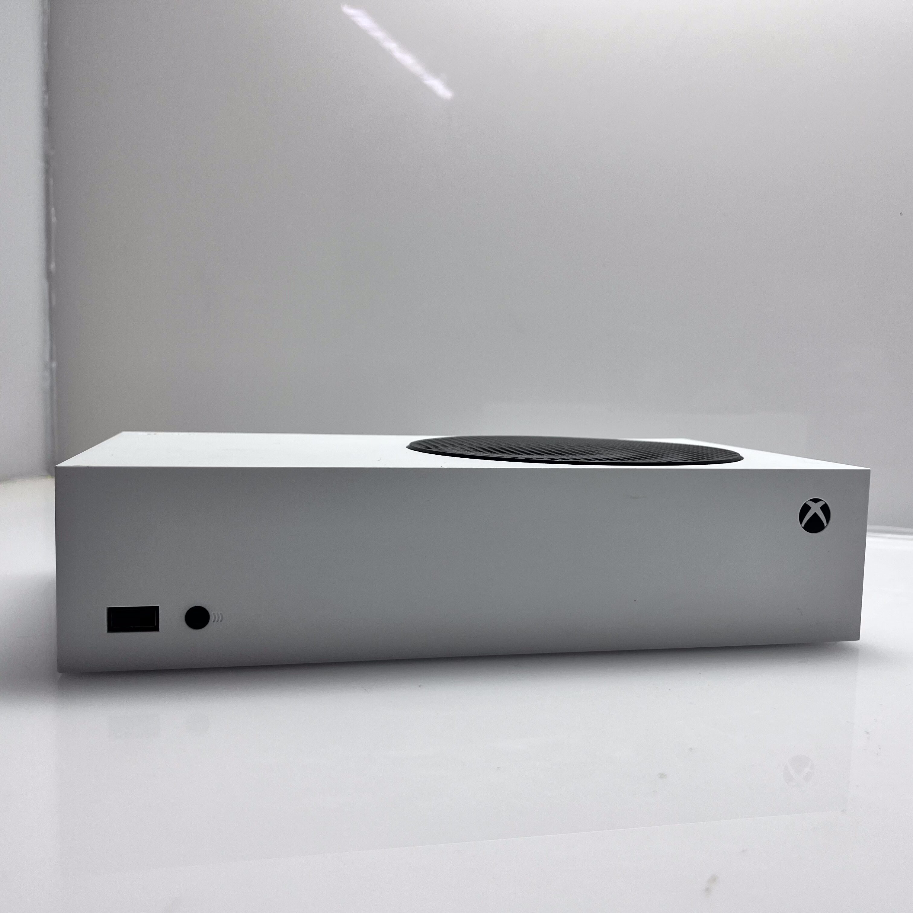 Xbox Series S 512GB White + 1 Controller + 1 Power Cable + 1 HDMI Cable (3 Month Warranty) - Image 3