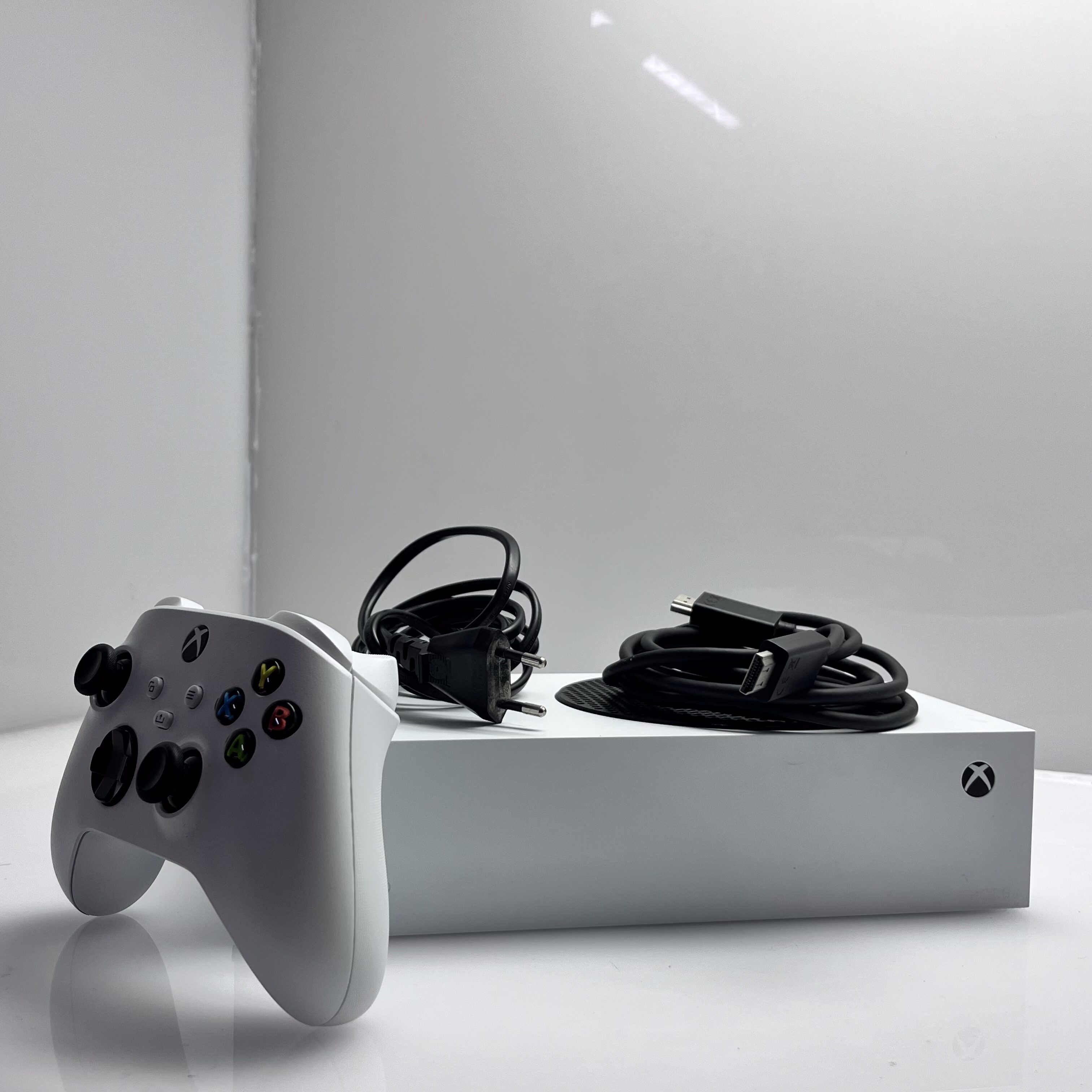 Xbox Series S 512GB White + 1 Controller + 1 Power Cable + 1 HDMI Cable (3 Month Warranty) - Image 5
