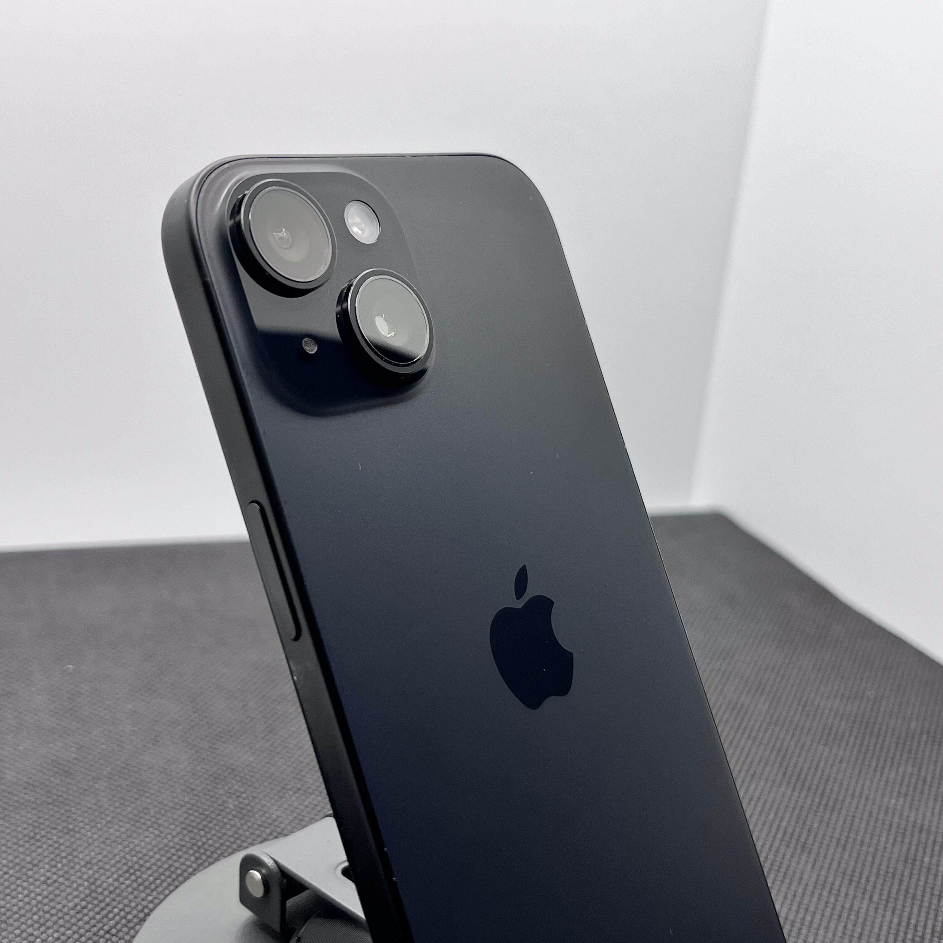Apple iPhone 15 128GB Black Titanium (12 Month Warranty) - Image 10