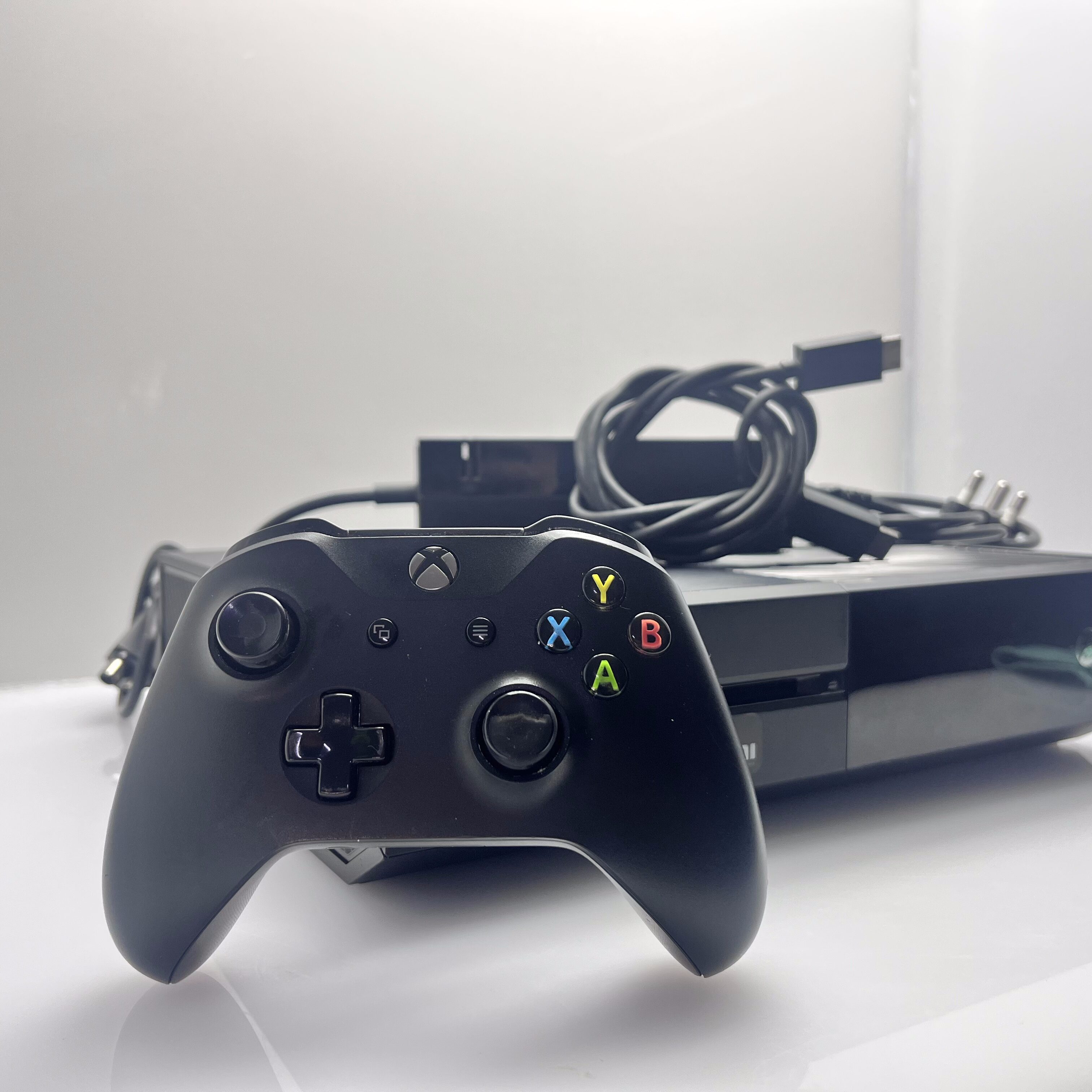 Xbox One 512GB Black + Controller + HDMI Cable + Charging Cable (3 Month Warranty) - Image 5