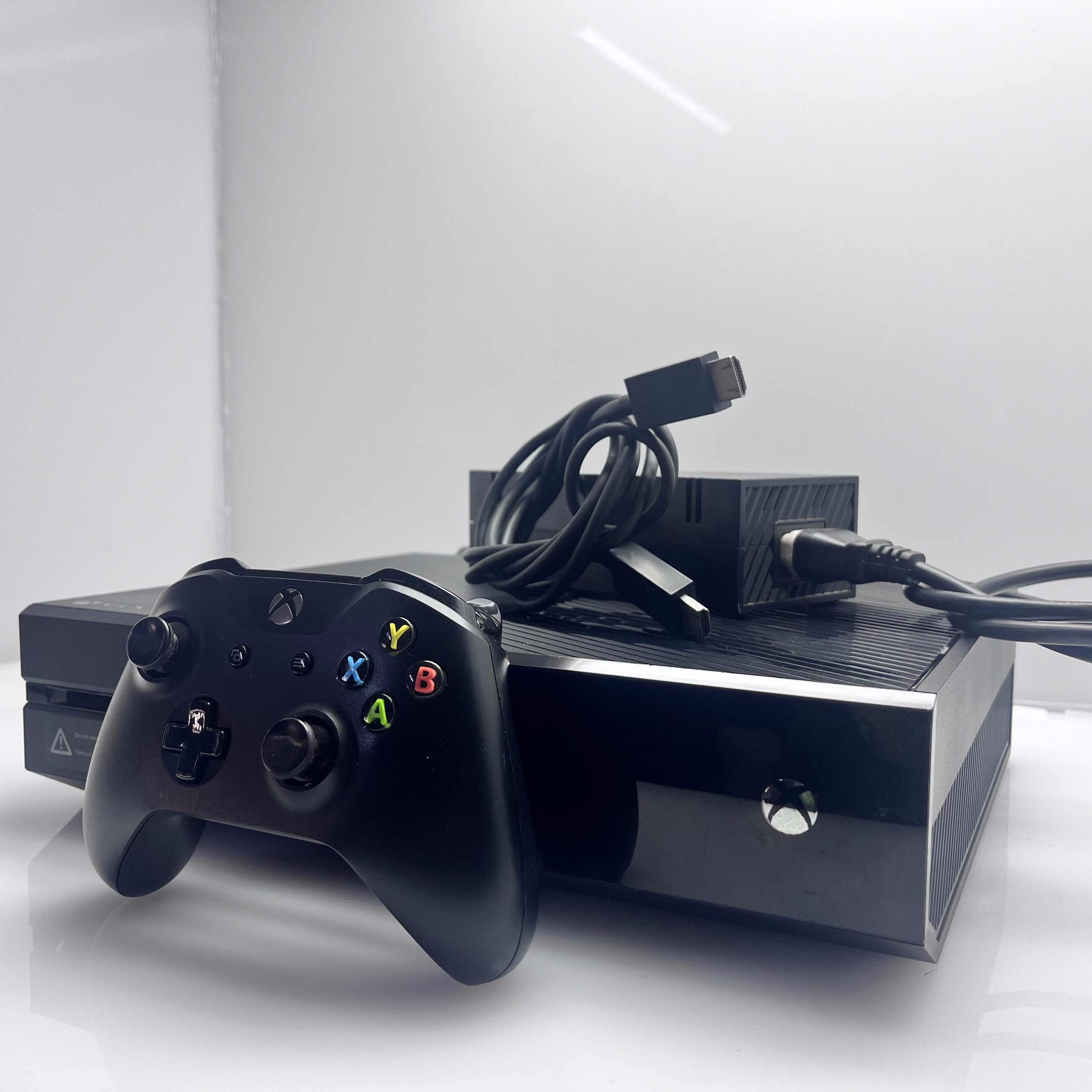 Xbox One 512GB Black + Controller + HDMI Cable + Charging Cable (3 Month Warranty) - Image 6
